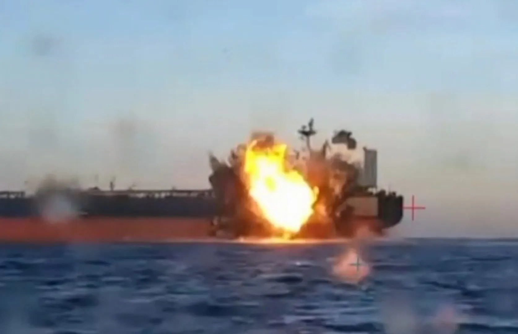 Petrolier în flăcări în Strâmtoarea Ormuz după atacuri iraniene, evidențiind criza combustibil mondial și tensiunile regionale. | sursa foto: Stiri pe Surse Petrolier în flăcări în Strâmtoarea Ormuz după atacuri iraniene, evidențiind criza combustibil mondial și tensiunile regionale. | sursa foto: Stiri pe Surse