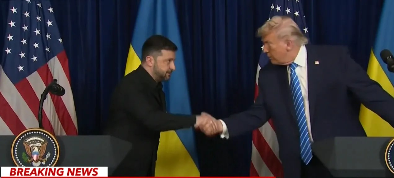 Volodimir Zelenski și Donald Trump discutând în Florida despre garanții securitate Ucraina în contextul războiului Rusia Ucraina. | sursa foto: Stiri pe Surse Volodimir Zelenski și Donald Trump discutând în Florida despre garanții securitate Ucraina în contextul războiului Rusia Ucraina. | sursa foto: Stiri pe Surse