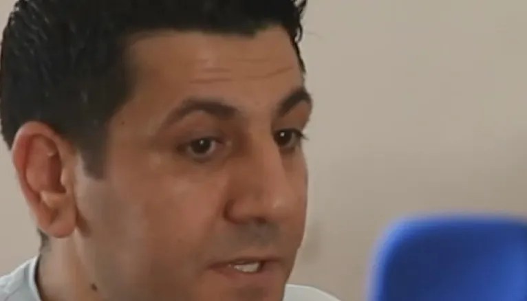 Intrarea principală a Penitenciarului Rahova cu garduri înalte și pază, scena căutării suspectului după evadare Penitenciar Rahova și omor polițist. | sursa foto: Stiri pe Surse Intrarea principală a Penitenciarului Rahova cu garduri înalte și pază, scena căutării suspectului după evadare Penitenciar Rahova și omor polițist. | sursa foto: Stiri pe Surse