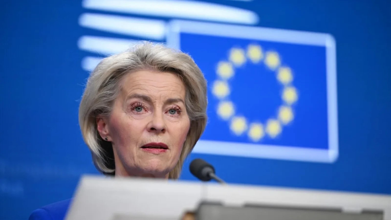Ursula von der Leyen prezentând discursul despre Uniunea Europeană securitate, deficit comercial China și schimbări climatice Europa în Parlamentul European. | sursa foto: Stiri pe Surse Ursula von der Leyen prezentând discursul despre Uniunea Europeană securitate, deficit comercial China și schimbări climatice Europa în Parlamentul European. | sursa foto: Stiri pe Surse