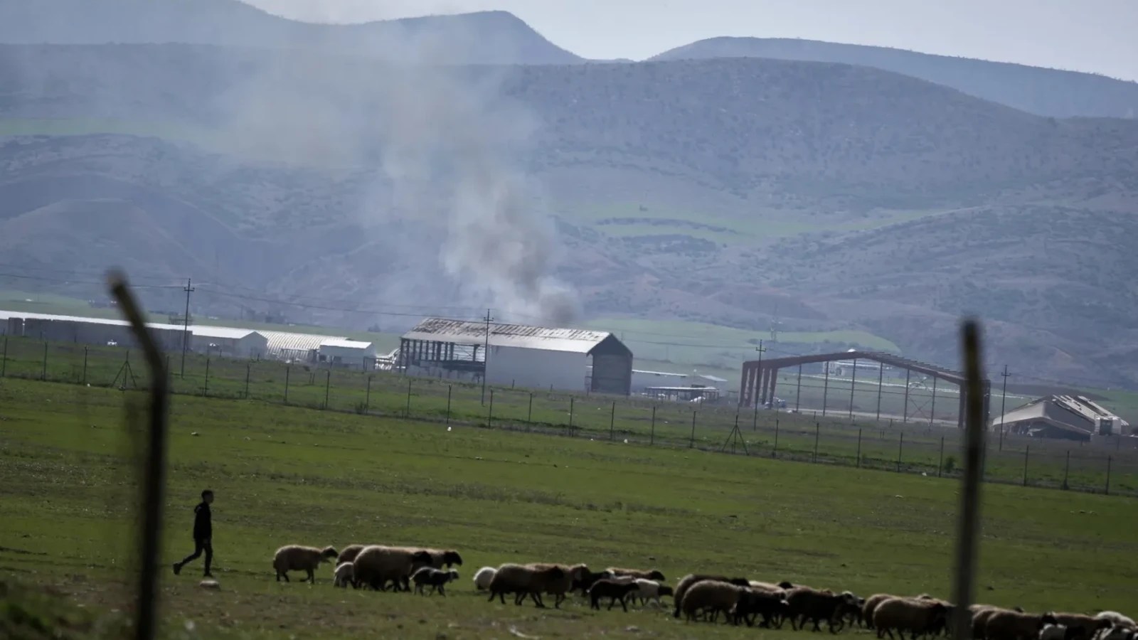 Bază secretă Israel în Irak cu echipe militare și elicoptere, sprijinind atacuri aeriene Irak în conflict Iran-Israel. | sursa foto: Stiri pe Surse Bază secretă Israel în Irak cu echipe militare și elicoptere, sprijinind atacuri aeriene Irak în conflict Iran-Israel. | sursa foto: Stiri pe Surse