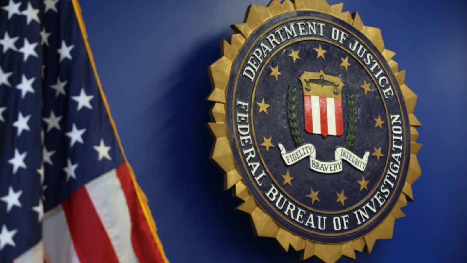 Femeia arestată de FBI în Jamaica pentru fraude financiare COVID, în timpul extrădării internaționale către Statele Unite. | sursa foto: Stiri pe Surse Femeia arestată de FBI în Jamaica pentru fraude financiare COVID, în timpul extrădării internaționale către Statele Unite. | sursa foto: Stiri pe Surse
