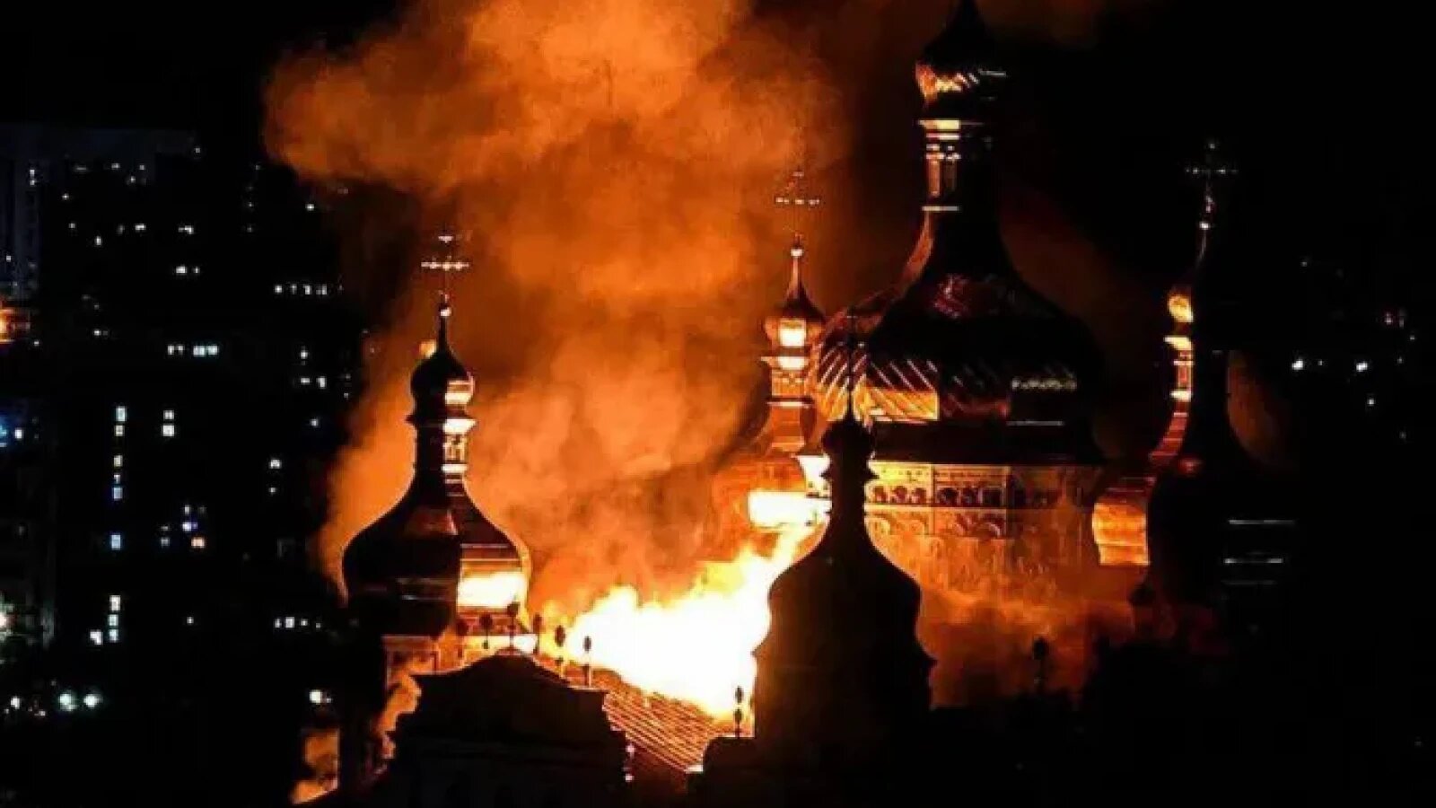 Catedrala Adormirii Maicii Domnului din Kiev cu acoperișul avariat de incendiu după atacul rusesc, monument UNESCO afectat grav. | sursa foto: Stiri pe Surse Catedrala Adormirii Maicii Domnului din Kiev cu acoperișul avariat de incendiu după atacul rusesc, monument UNESCO afectat grav. | sursa foto: Stiri pe Surse