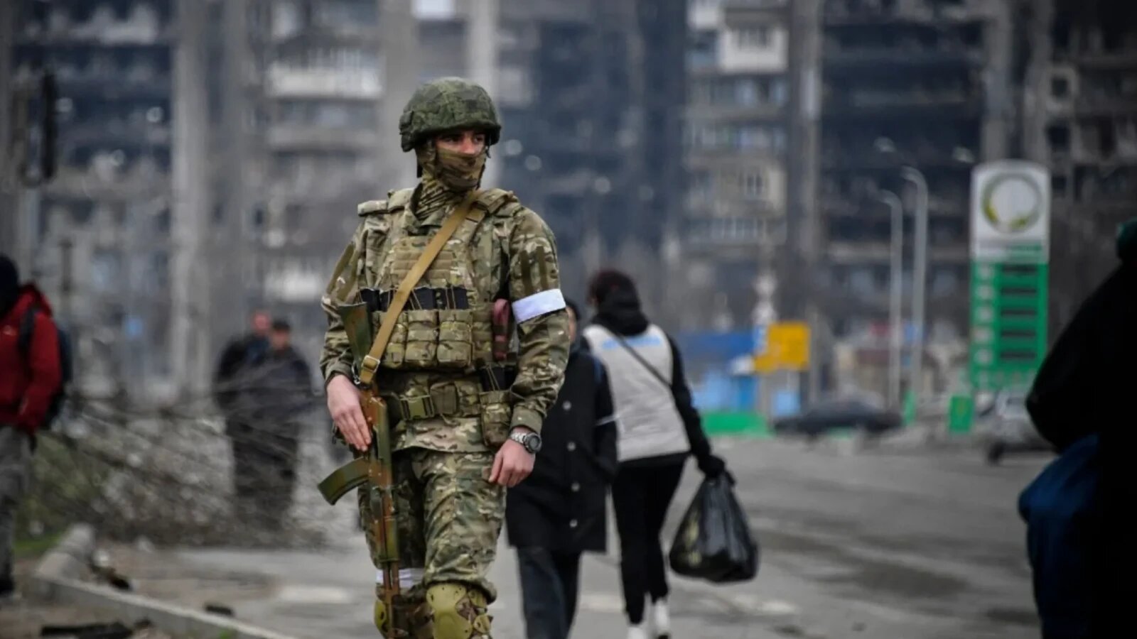 Clădire nerezidențială în flăcări după atac cu drone rusești în Kiev, în timpul alertelor aeriene din războiul Ucraina. | sursa foto: Stiri pe Surse Clădire nerezidențială în flăcări după atac cu drone rusești în Kiev, în timpul alertelor aeriene din războiul Ucraina. | sursa foto: Stiri pe Surse