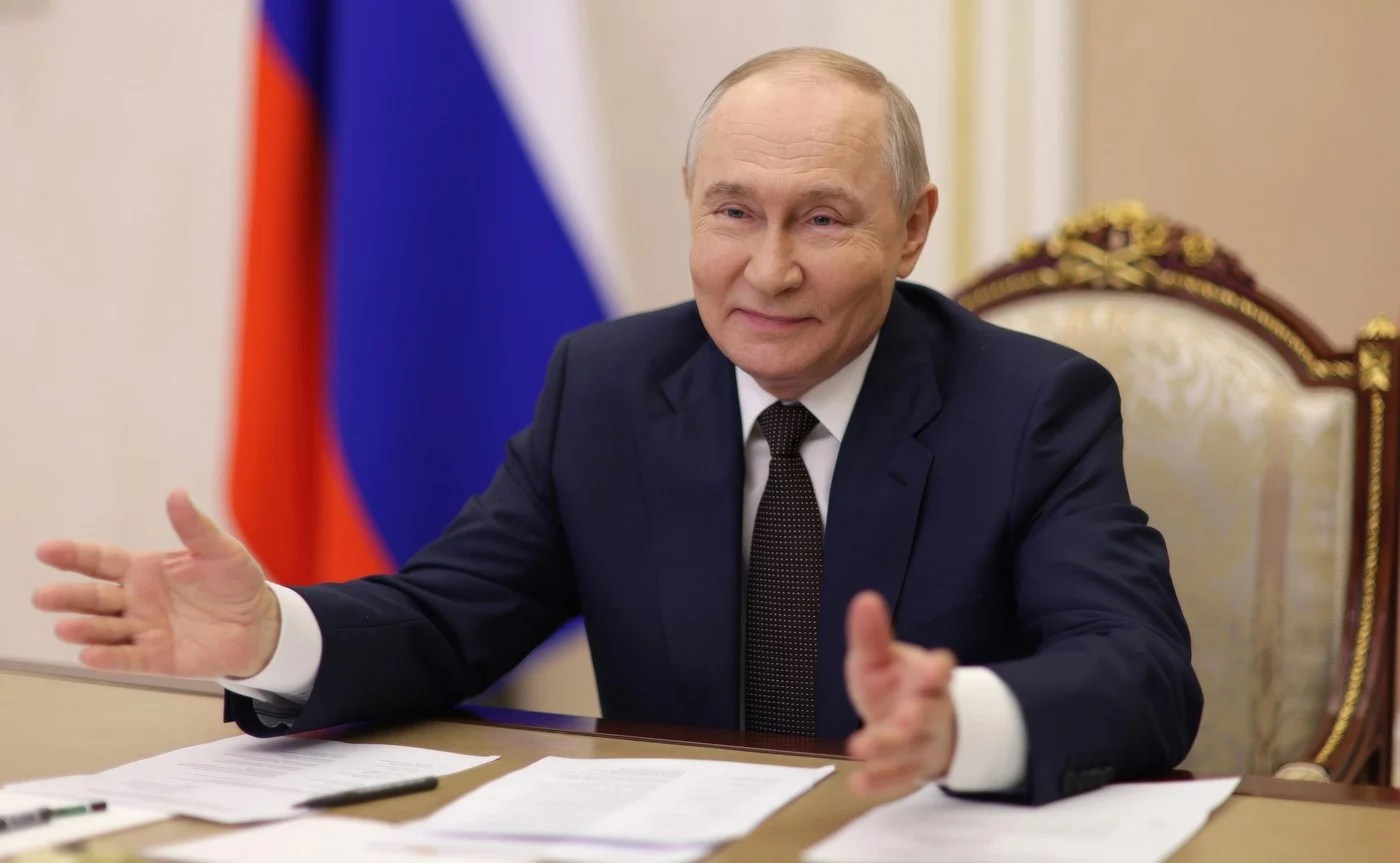 Vladimir Putin în discurs oficial, înconjurat de membri ai elitei Rusia, în contextul războiului din Ucraina și tensiunilor interne. | sursa foto: Adevarul Vladimir Putin în discurs oficial, înconjurat de membri ai elitei Rusia, în contextul războiului din Ucraina și tensiunilor interne. | sursa foto: Adevarul