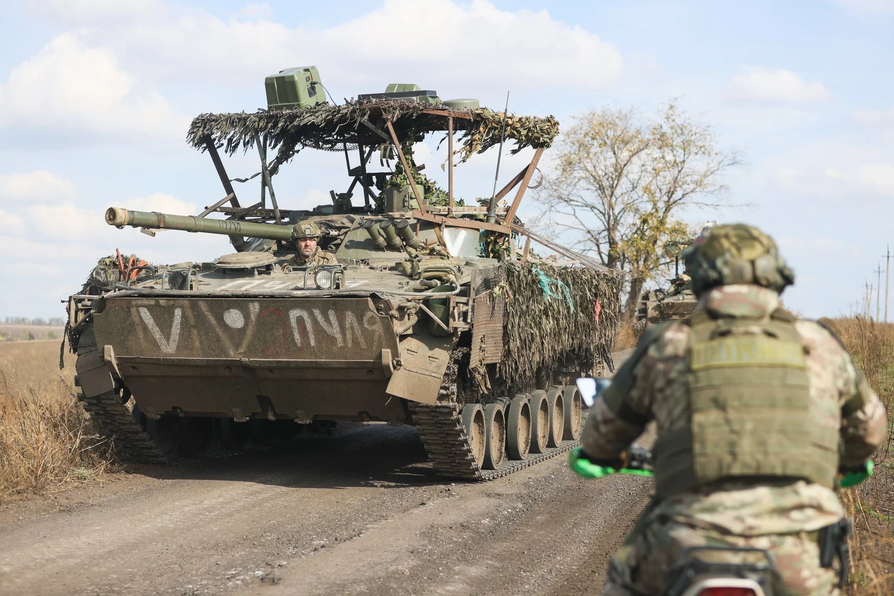 Harta militară cu marcaje și simboluri care indică propagandă rusă și dezinformare Ucraina privind capturarea localității fictive Șcerbakovka în regiunea Harkov. | sursa foto: Adevarul Harta militară cu marcaje și simboluri care indică propagandă rusă și dezinformare Ucraina privind capturarea localității fictive Șcerbakovka în regiunea Harkov. | sursa foto: Adevarul