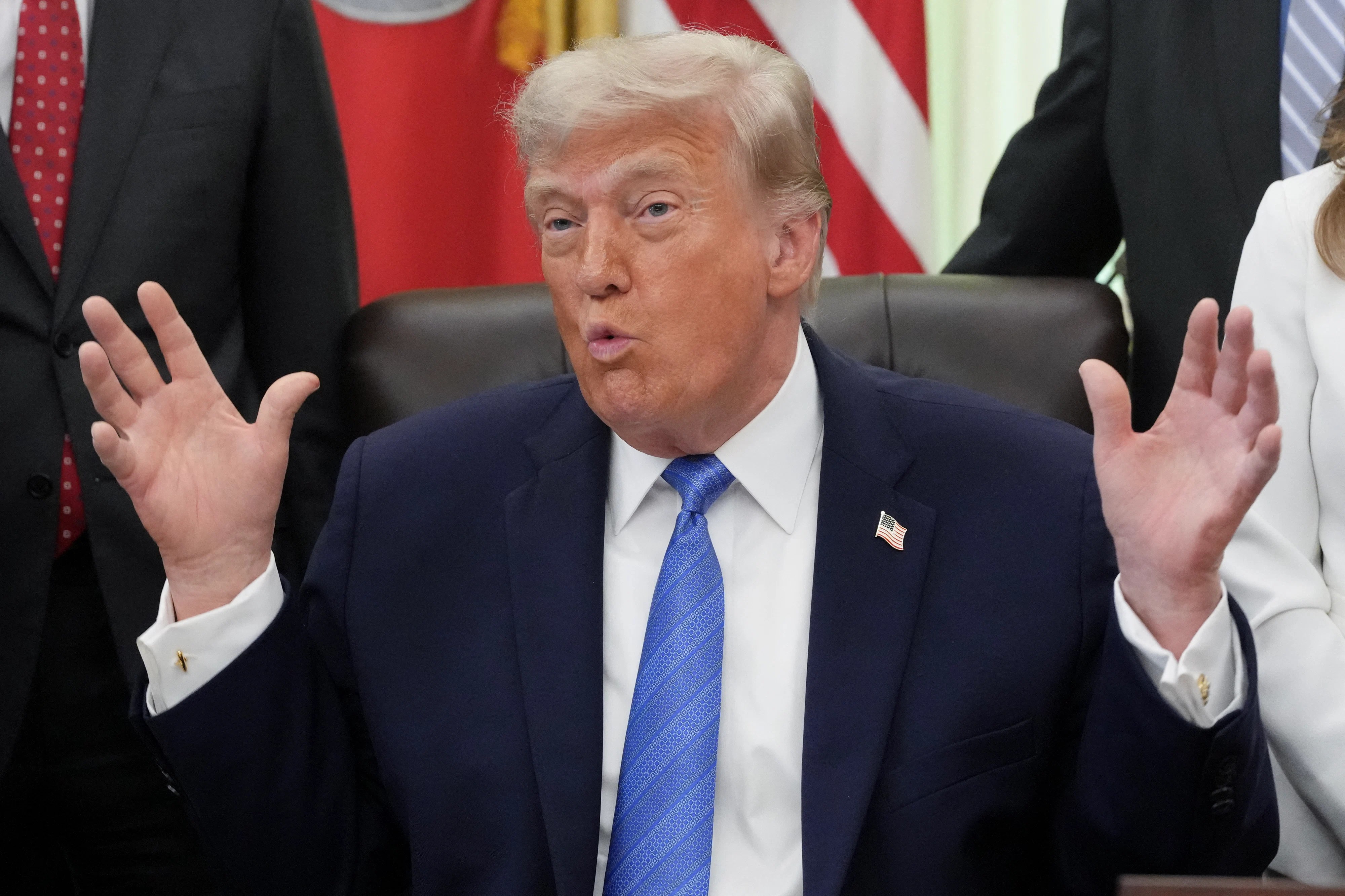Lideri NATO reuniți la summit discutând creșterea cheltuielilor pentru apărare în contextul tensiunilor Washington-Europa. | sursa foto: Adevarul Lideri NATO reuniți la summit discutând creșterea cheltuielilor pentru apărare în contextul tensiunilor Washington-Europa. | sursa foto: Adevarul