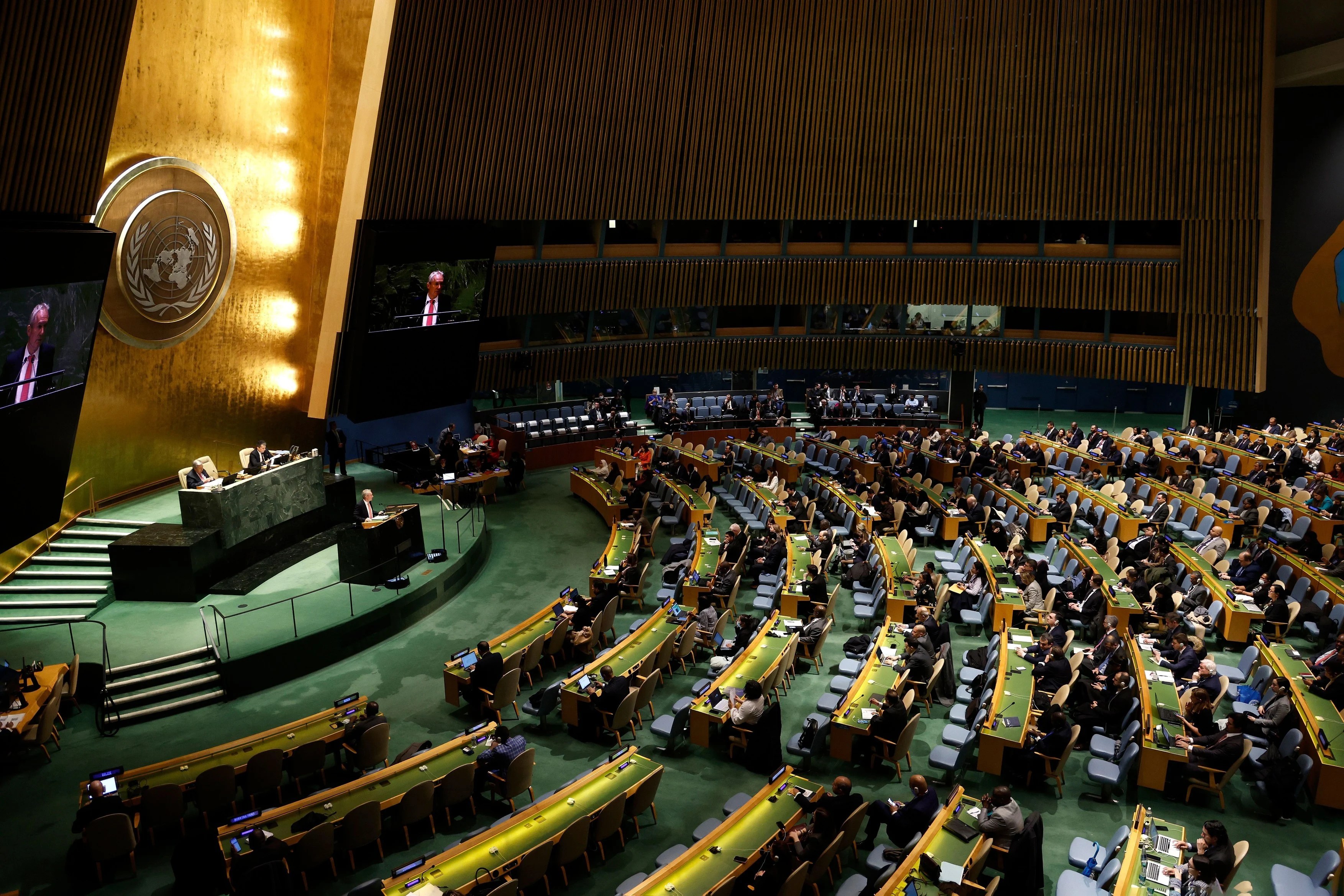Lideri mondiali la tribuna Adunării Generale ONU discutând conflictele din Orientul Mijlociu și impactul inteligenței artificiale ONU la New York. | sursa foto: Adevarul Lideri mondiali la tribuna Adunării Generale ONU discutând conflictele din Orientul Mijlociu și impactul inteligenței artificiale ONU la New York. | sursa foto: Adevarul