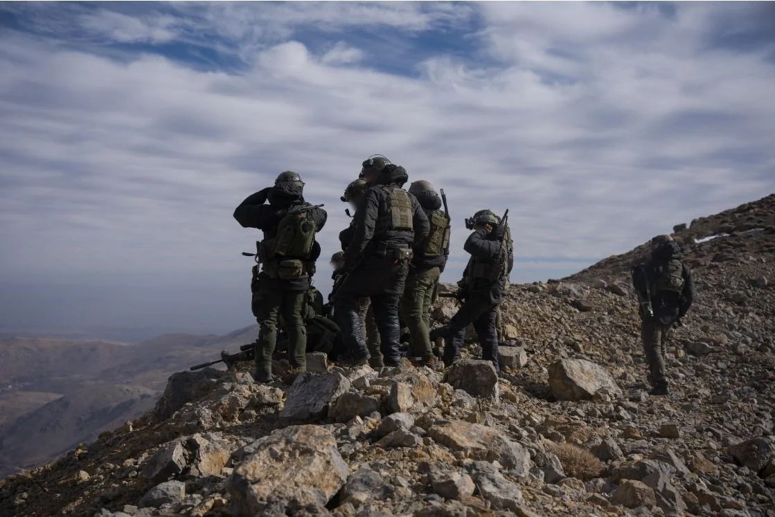 Unități speciale israeliene în timpul operațiunilor militare Iran, cu militari echipați pentru misiuni terestre și incursiune kurdă Iran în nord-vest. | sursa foto: Adevarul Unități speciale israeliene în timpul operațiunilor militare Iran, cu militari echipați pentru misiuni terestre și incursiune kurdă Iran în nord-vest. | sursa foto: Adevarul