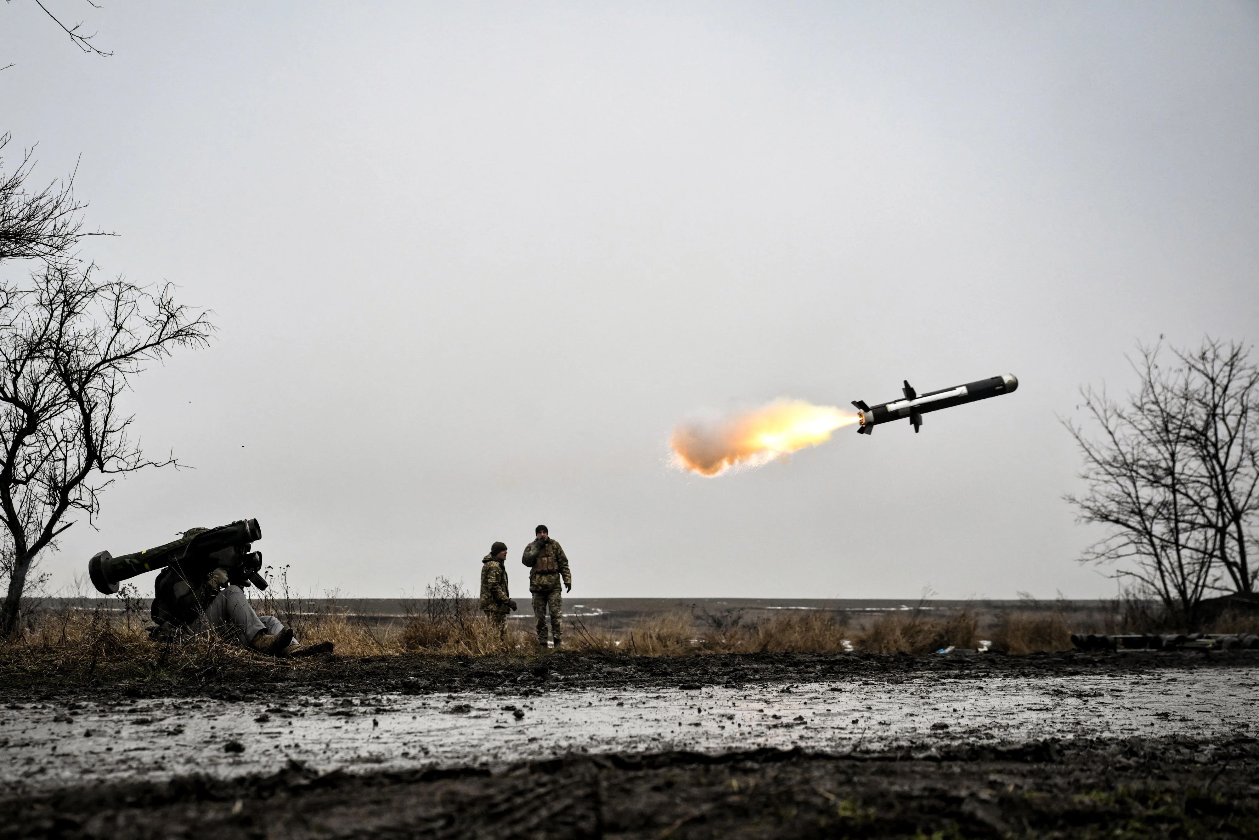 Delegatii din Ucraina, Rusia și SUA la masa negocierilor din Abu Dhabi discutând problema teritorială pentru pacea în Ucraina. | sursa foto: Adevarul Delegatii din Ucraina, Rusia și SUA la masa negocierilor din Abu Dhabi discutând problema teritorială pentru pacea în Ucraina. | sursa foto: Adevarul