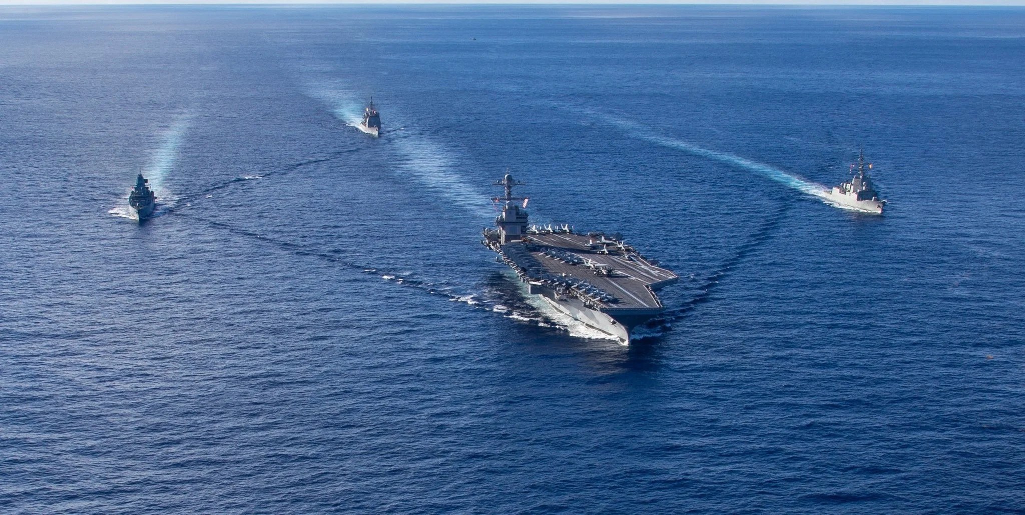 Portavionul USS Gerald R. Ford navigând în Marea Arabiei, simbol al prezenței militare SUA în Orientul Mijlociu, tensiuni SUA Iran și negocieri nucleare Iran. | sursa foto: Adevarul Portavionul USS Gerald R. Ford navigând în Marea Arabiei, simbol al prezenței militare SUA în Orientul Mijlociu, tensiuni SUA Iran și negocieri nucleare Iran. | sursa foto: Adevarul
