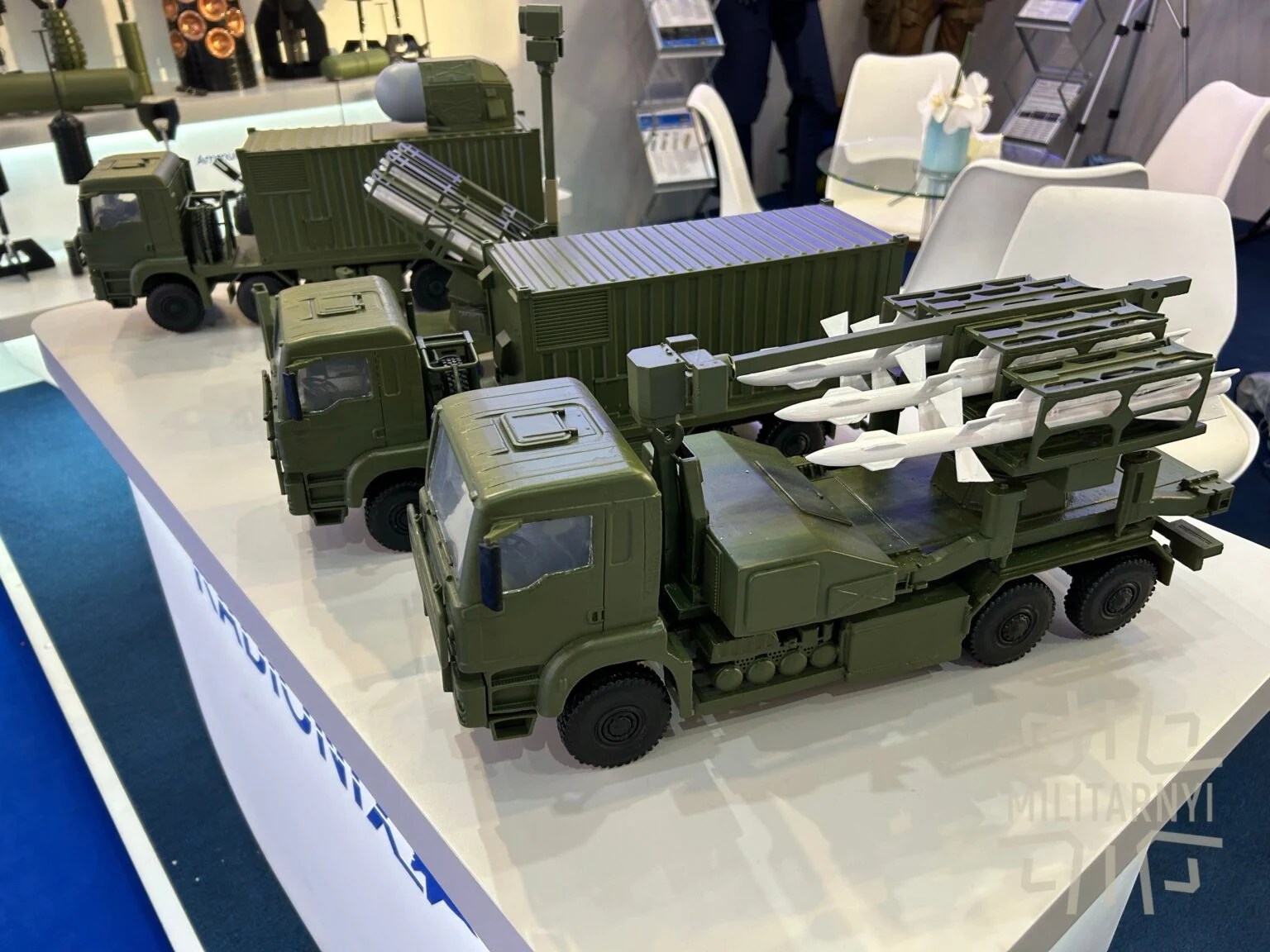 Sistem antiaerian Shershen montat pe vehicul militar, lansând rachete sol-aer pentru apărarea aeriană a Ucrainei în conflictul actual | sursa foto: Adevarul Sistem antiaerian Shershen montat pe vehicul militar, lansând rachete sol-aer pentru apărarea aeriană a Ucrainei în conflictul actual | sursa foto: Adevarul