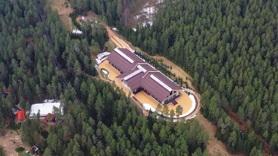 Reședința lui Putin la Valdai înconjurată de securitate sporită după acuzații Rusia privind atac cu drone ucrainene în contextul negocierilor Ucraina SUA. | sursa foto: Adevarul Reședința lui Putin la Valdai înconjurată de securitate sporită după acuzații Rusia privind atac cu drone ucrainene în contextul negocierilor Ucraina SUA. | sursa foto: Adevarul