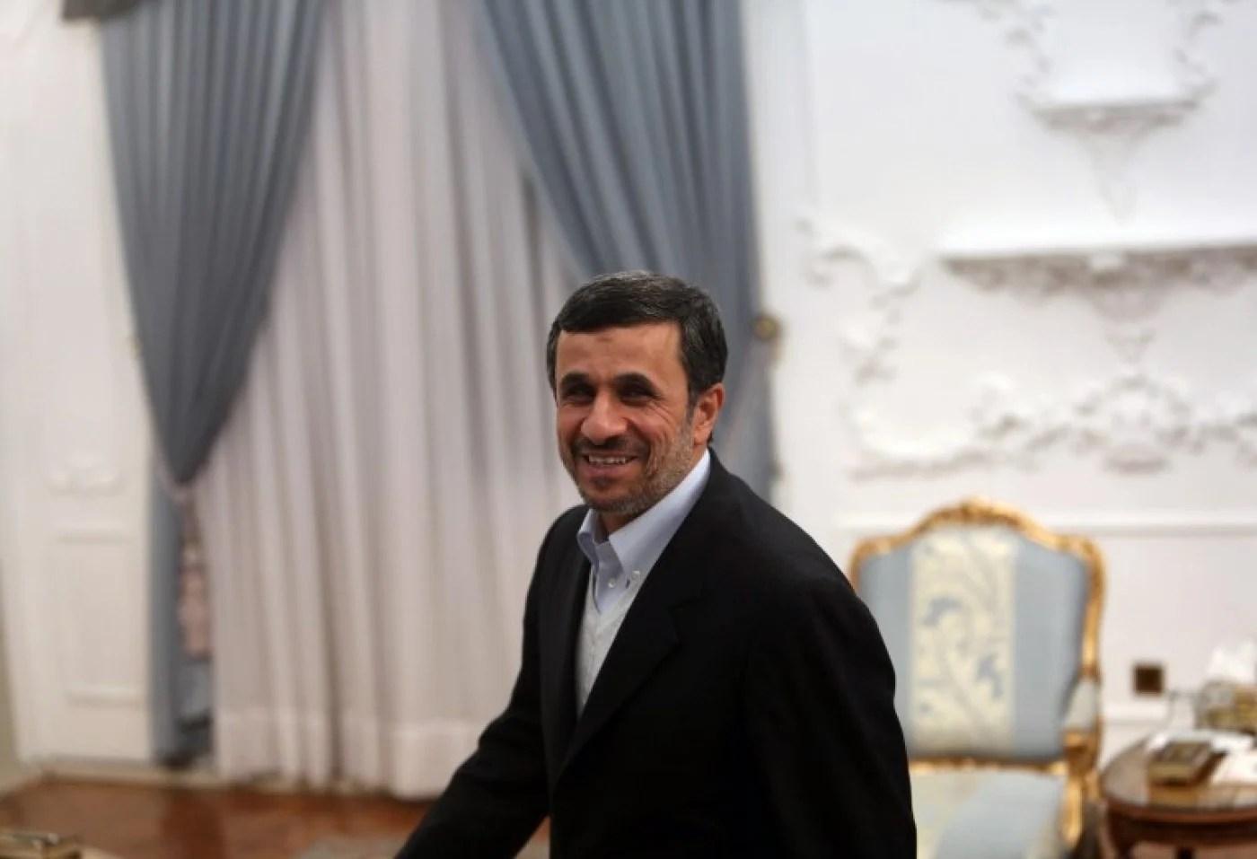 Mahmoud Ahmadinejad la o conferință în Budapesta, discutând cu agenți Mossad în contextul operațiunii Mossad pentru schimbare regim Iran. | sursa foto: Adevarul Mahmoud Ahmadinejad la o conferință în Budapesta, discutând cu agenți Mossad în contextul operațiunii Mossad pentru schimbare regim Iran. | sursa foto: Adevarul