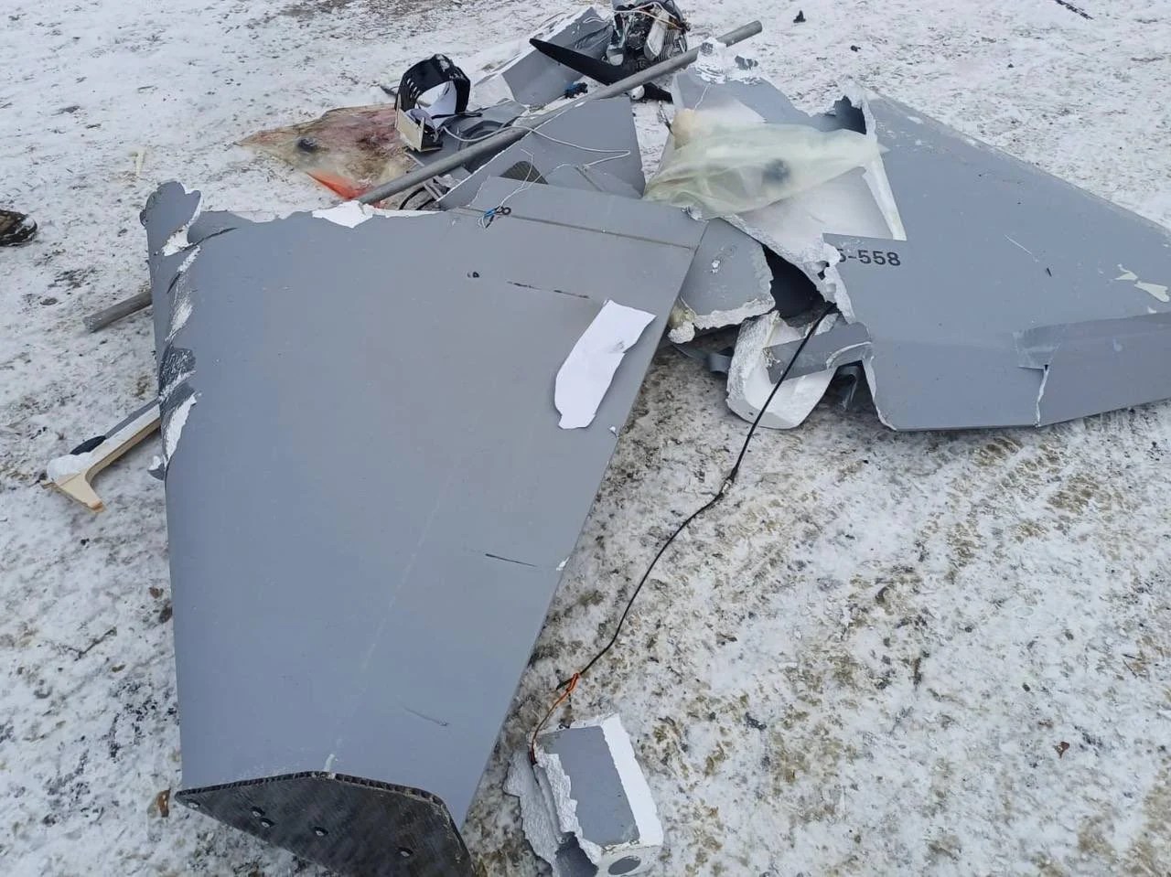 Drone kamikaze BM-35 echipate cu terminale Starlink în zbor, vizând sisteme de apărare aeriană Ucraina în atacuri precise. | sursa foto: Adevarul Drone kamikaze BM-35 echipate cu terminale Starlink în zbor, vizând sisteme de apărare aeriană Ucraina în atacuri precise. | sursa foto: Adevarul