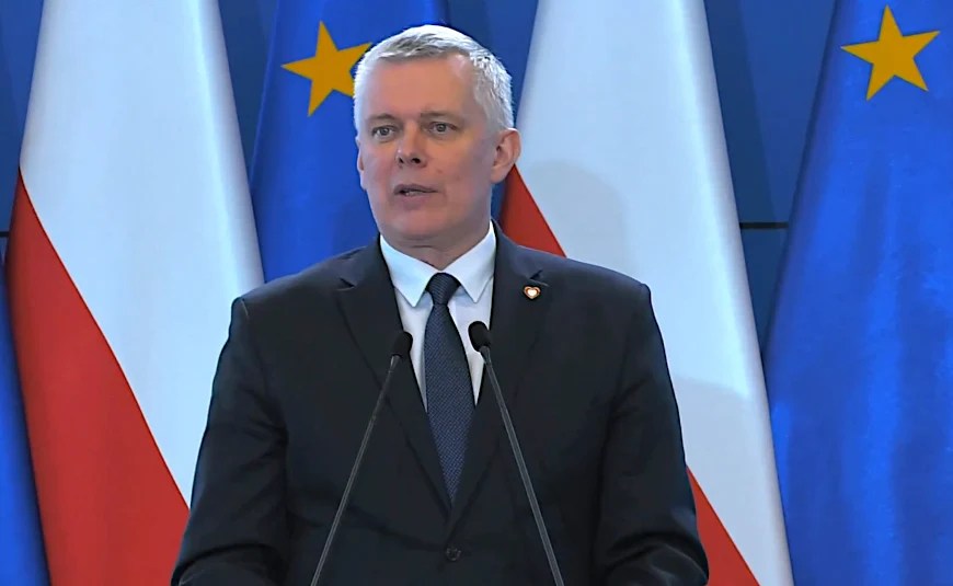 Șeful serviciilor speciale Polonia și directorul CIA discutând cooperarea privind amenințarea Rusia NATO în biroul din Washington. | sursa foto: Adevarul Șeful serviciilor speciale Polonia și directorul CIA discutând cooperarea privind amenințarea Rusia NATO în biroul din Washington. | sursa foto: Adevarul