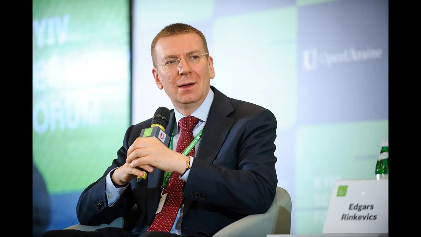 Președintele Letoniei discutând strategii NATO pregătire scenariu pentru securitate flanc estic și cooperare militară Ucraina în contextul tensiunilor cu Rusia | sursa foto: Adevarul Președintele Letoniei discutând strategii NATO pregătire scenariu pentru securitate flanc estic și cooperare militară Ucraina în contextul tensiunilor cu Rusia | sursa foto: Adevarul