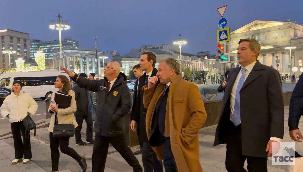 Jared Kushner și Steve Witkoff în timpul negocierilor Geneva privind criza nucleară Iran, discuții diplomatice tensionate la masa rotundă. | sursa foto: Adevarul Jared Kushner și Steve Witkoff în timpul negocierilor Geneva privind criza nucleară Iran, discuții diplomatice tensionate la masa rotundă. | sursa foto: Adevarul