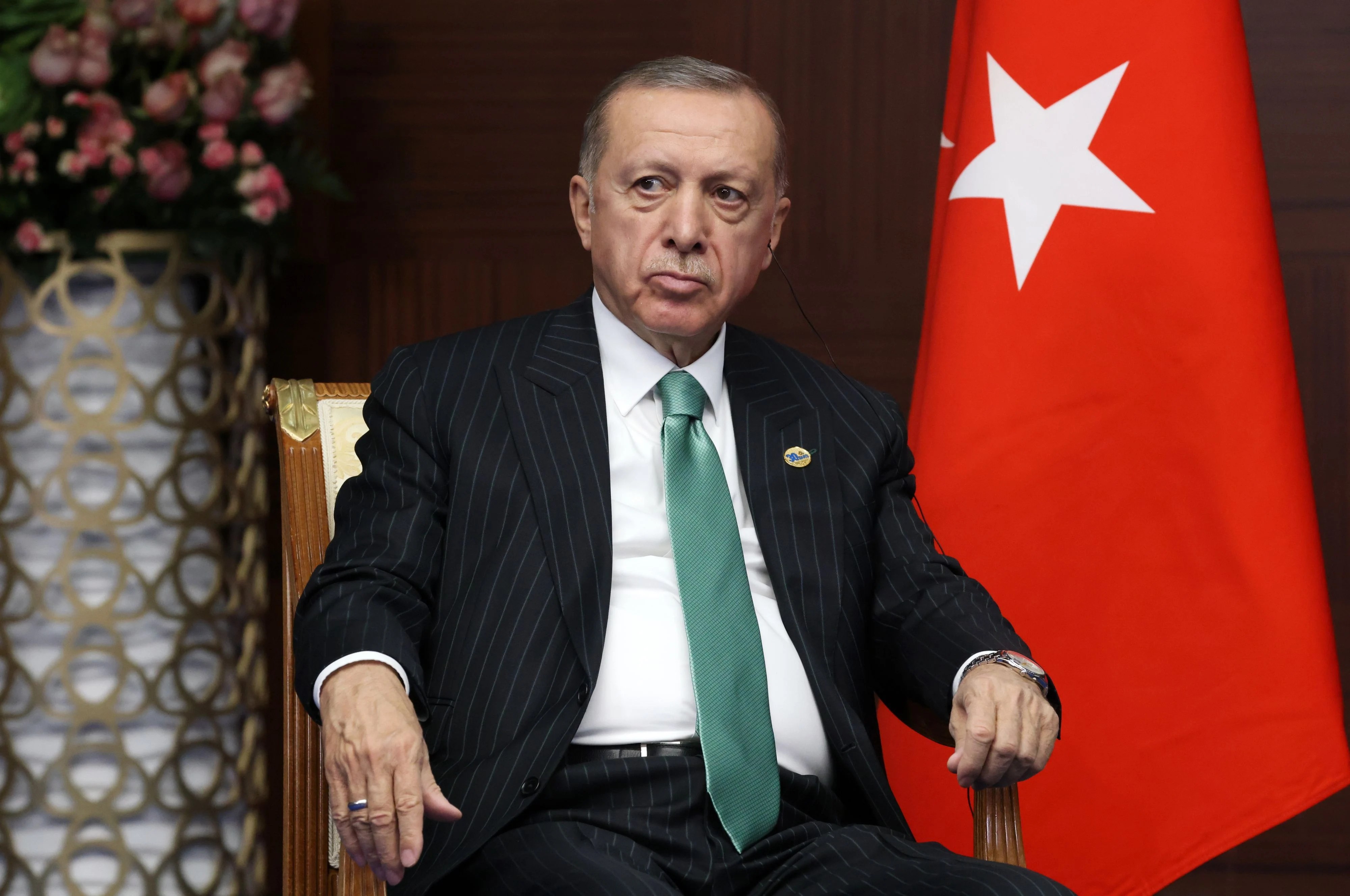 Recep Tayyip Erdogan vorbind la conferință, simbolizând legea securitate cibernetică Turcia și control rețele sociale care afectează libertate presei Turcia. | sursa foto: Adevarul Recep Tayyip Erdogan vorbind la conferință, simbolizând legea securitate cibernetică Turcia și control rețele sociale care afectează libertate presei Turcia. | sursa foto: Adevarul