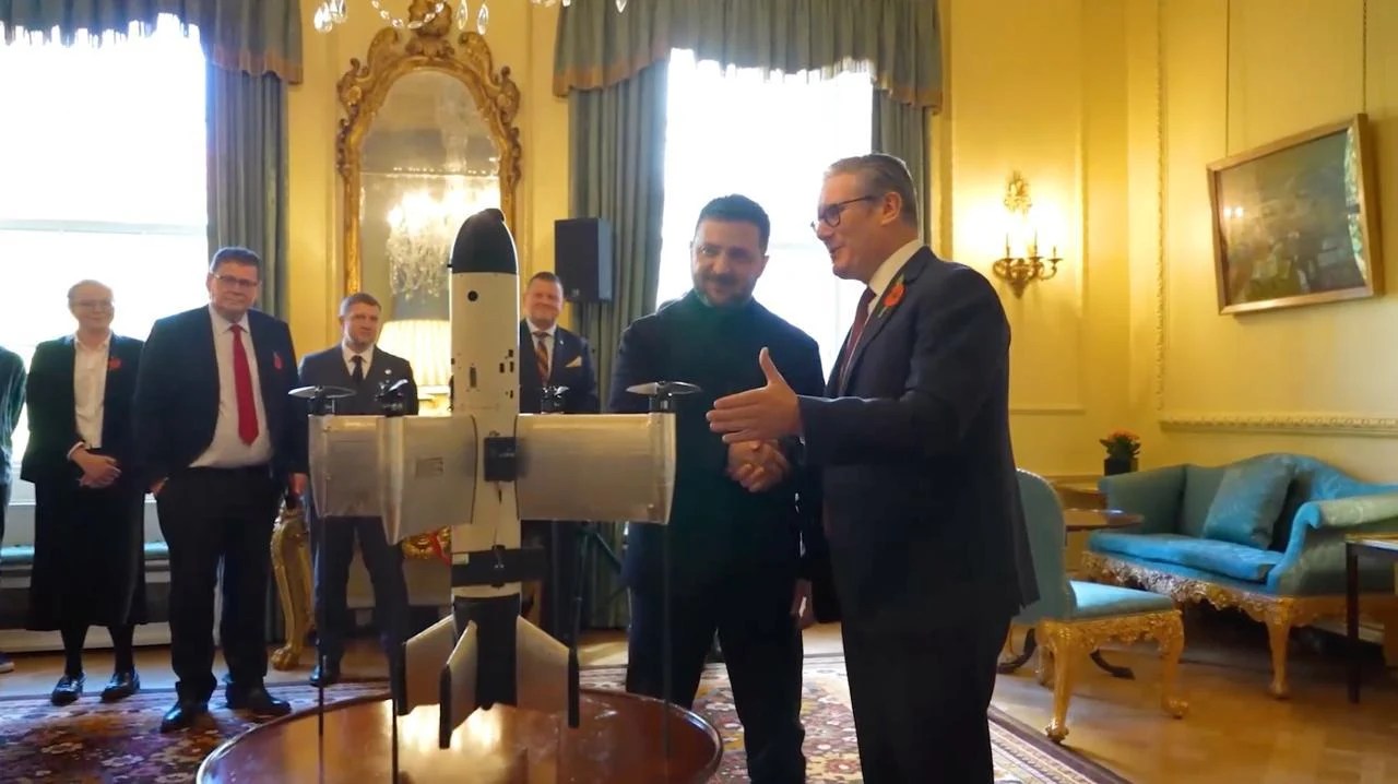 Drone-interceptoare ucrainene în zbor rapid, parte a sistemului de apărare antiaeriană Ucraina și război electronic modernizat. | sursa foto: Adevarul Drone-interceptoare ucrainene în zbor rapid, parte a sistemului de apărare antiaeriană Ucraina și război electronic modernizat. | sursa foto: Adevarul