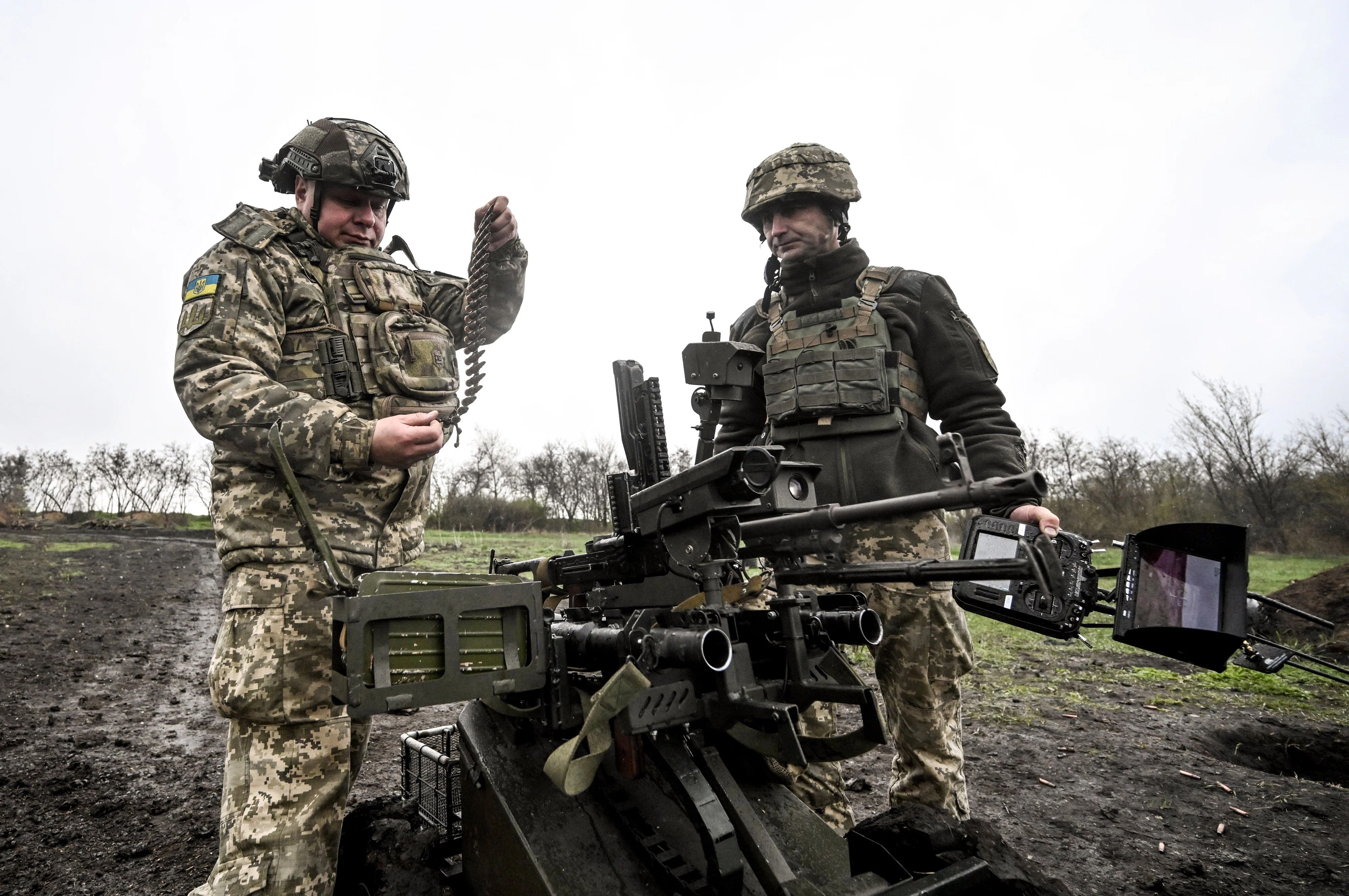 Drone ucrainene supraveghează și atacă rute logistice rusești în regiunea Lugansk, vizând depozite și infrastructură militară. | sursa foto: Adevarul Drone ucrainene supraveghează și atacă rute logistice rusești în regiunea Lugansk, vizând depozite și infrastructură militară. | sursa foto: Adevarul