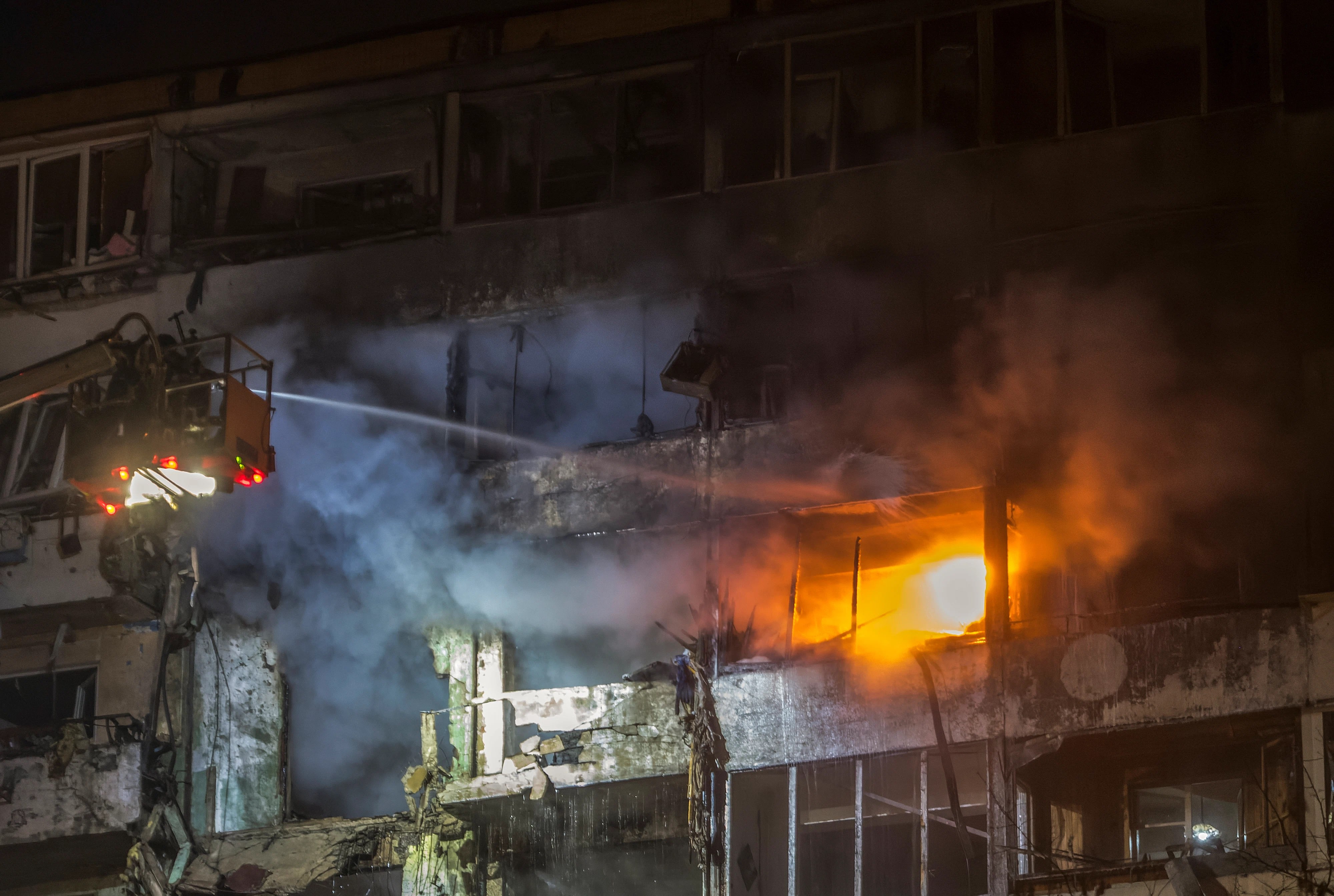 Sistem de apărare antiaeriană ucraineană în acțiune noaptea, interceptând drone Shahed și pregătind răspuns la rachete Iskander-M. | sursa foto: Adevarul Sistem de apărare antiaeriană ucraineană în acțiune noaptea, interceptând drone Shahed și pregătind răspuns la rachete Iskander-M. | sursa foto: Adevarul