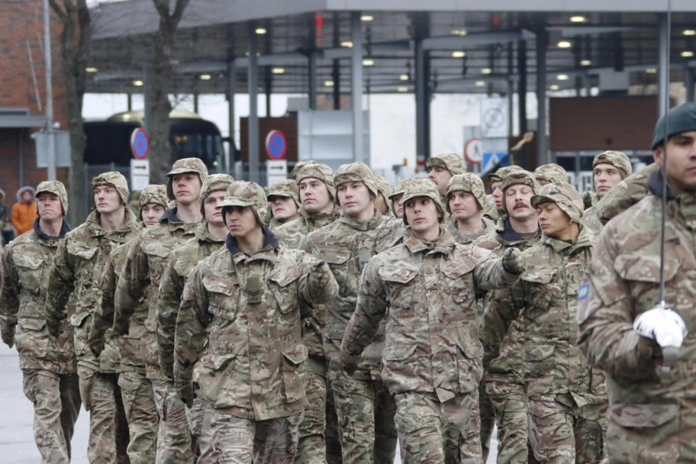 Trupe NATO desfășurate pe flancul estic în regiunea Baltica, pregătite pentru amenințări nucleare și sabotaje Baltica recente. | sursa foto: Adevarul Trupe NATO desfășurate pe flancul estic în regiunea Baltica, pregătite pentru amenințări nucleare și sabotaje Baltica recente. | sursa foto: Adevarul
