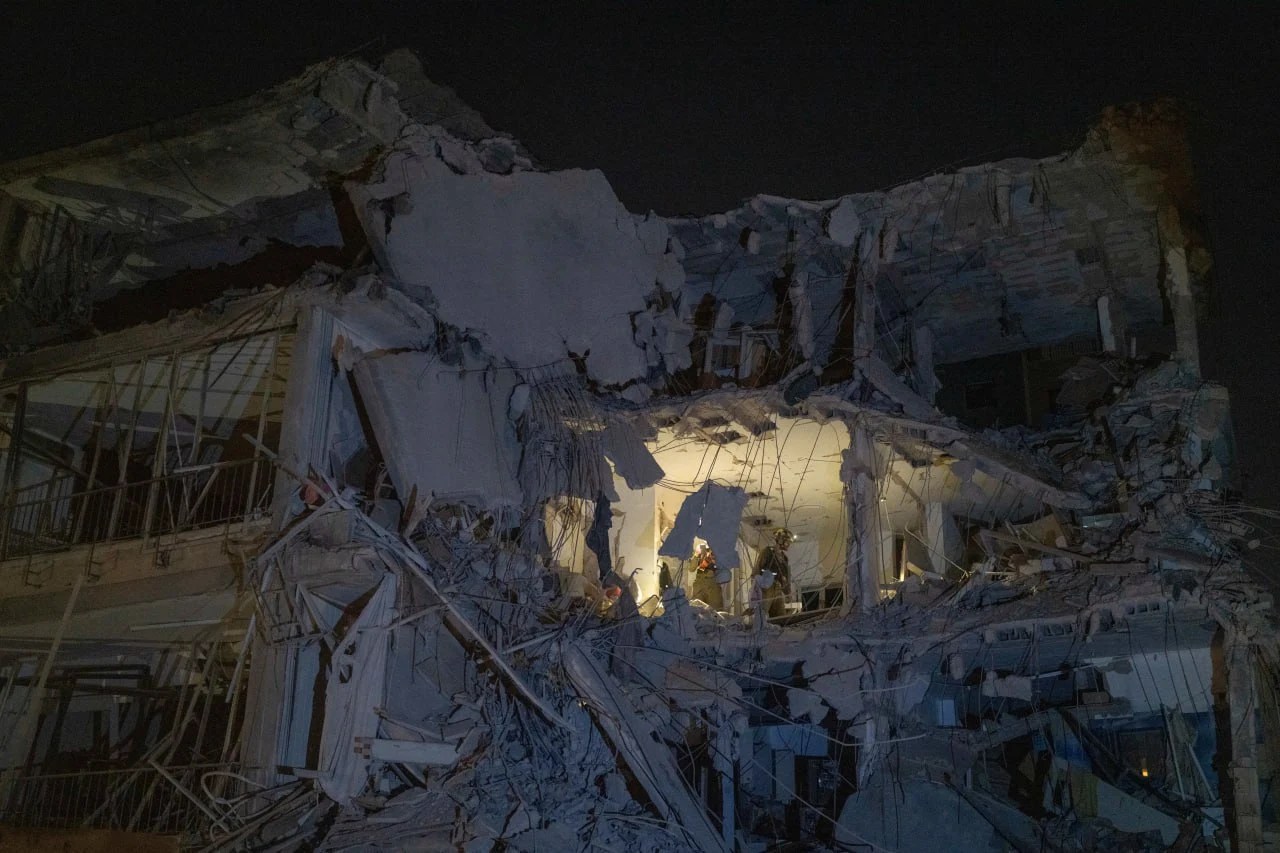 Forțe militare americane desfășurate în Orientul Mijlociu, simbolizând tensiunile din conflictul Iran-SUA și impactul asupra negocierilor nucleare. | sursa foto: Adevarul Forțe militare americane desfășurate în Orientul Mijlociu, simbolizând tensiunile din conflictul Iran-SUA și impactul asupra negocierilor nucleare. | sursa foto: Adevarul