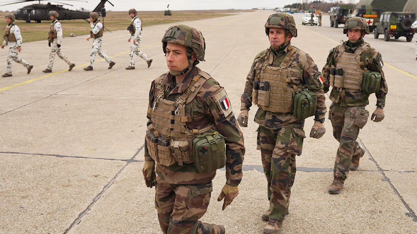 Forțe militare franceze și aliate NATO în exercițiu militar Franța ORION 26, simulând conflict Europa cu echipamente terestre și aeriene. | sursa foto: Adevarul Forțe militare franceze și aliate NATO în exercițiu militar Franța ORION 26, simulând conflict Europa cu echipamente terestre și aeriene. | sursa foto: Adevarul