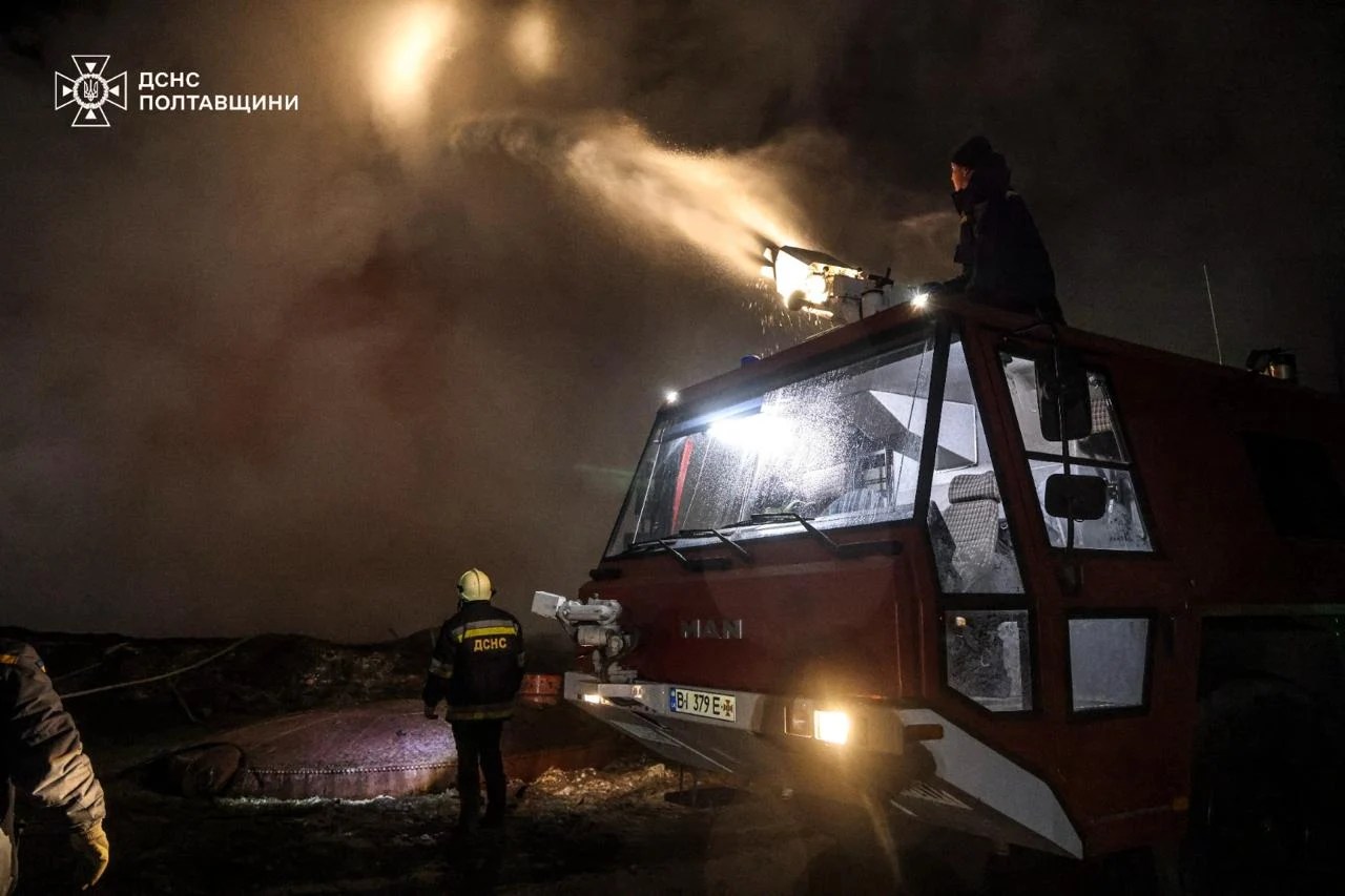 Drone Shahed în zbor deasupra Kievului în timpul atacului Ucrainei, cu bucătării mobile Kiev pregătite pentru locuitorii fără gaz și căldură. | sursa foto: Adevarul Drone Shahed în zbor deasupra Kievului în timpul atacului Ucrainei, cu bucătării mobile Kiev pregătite pentru locuitorii fără gaz și căldură. | sursa foto: Adevarul