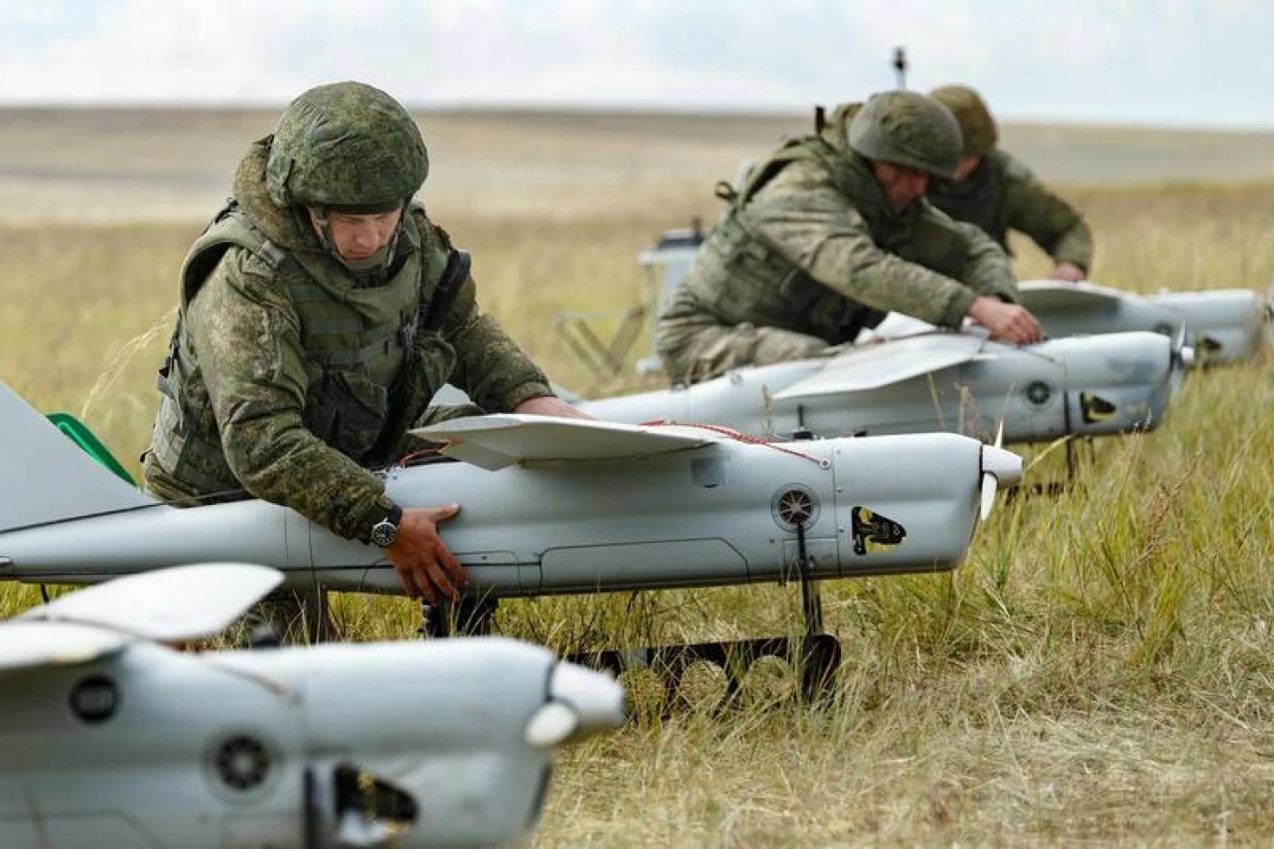Fregată rusă lansând rachete de semnalizare în Marea Baltică, în contextul atacului hibrid Rusia și solidarității NATO în regiunea baltică. | sursa foto: Adevarul Fregată rusă lansând rachete de semnalizare în Marea Baltică, în contextul atacului hibrid Rusia și solidarității NATO în regiunea baltică. | sursa foto: Adevarul