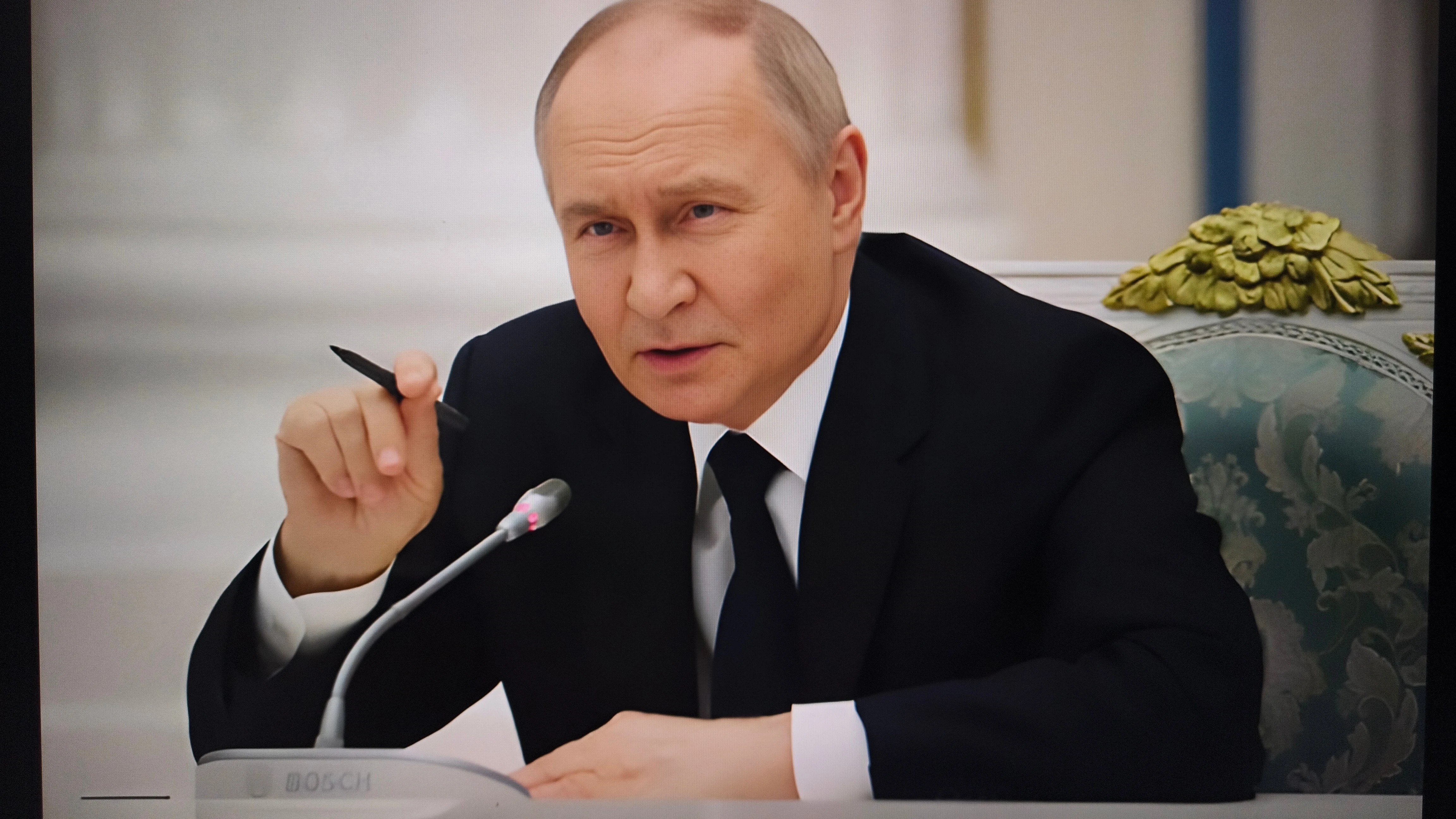 Harta Republicii Moldova cu simboluri militare și grafice ce ilustrează planul Putin Republica Moldova și influența Rusiei Moldova asupra securității cibernetice Moldova. | sursa foto: Adevarul Harta Republicii Moldova cu simboluri militare și grafice ce ilustrează planul Putin Republica Moldova și influența Rusiei Moldova asupra securității cibernetice Moldova. | sursa foto: Adevarul