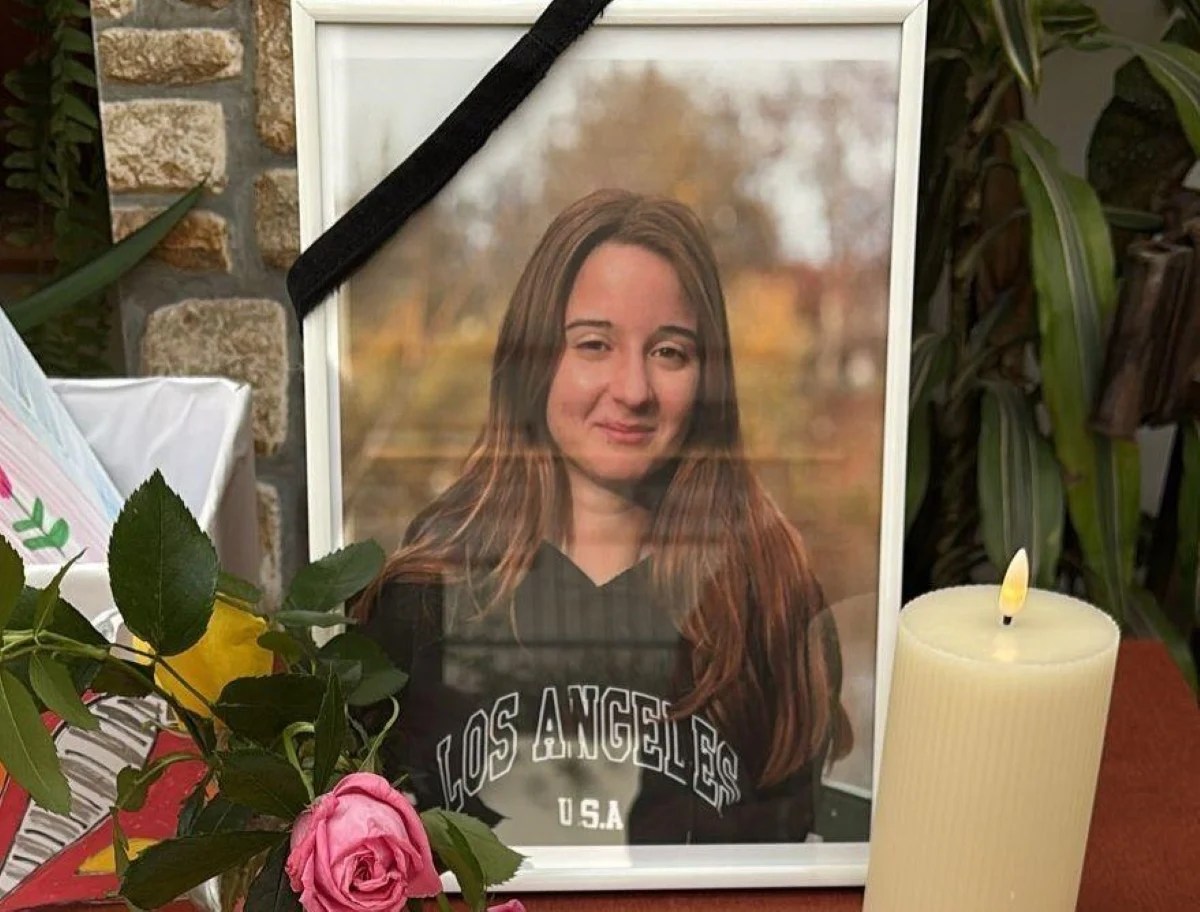 Tatăl Alisiei publicând mesajele care dovedesc hărțuirea adolescentă înainte de crima Bihor la ferma Bihor unde lucra fiica sa. | sursa foto: Adevarul Tatăl Alisiei publicând mesajele care dovedesc hărțuirea adolescentă înainte de crima Bihor la ferma Bihor unde lucra fiica sa. | sursa foto: Adevarul