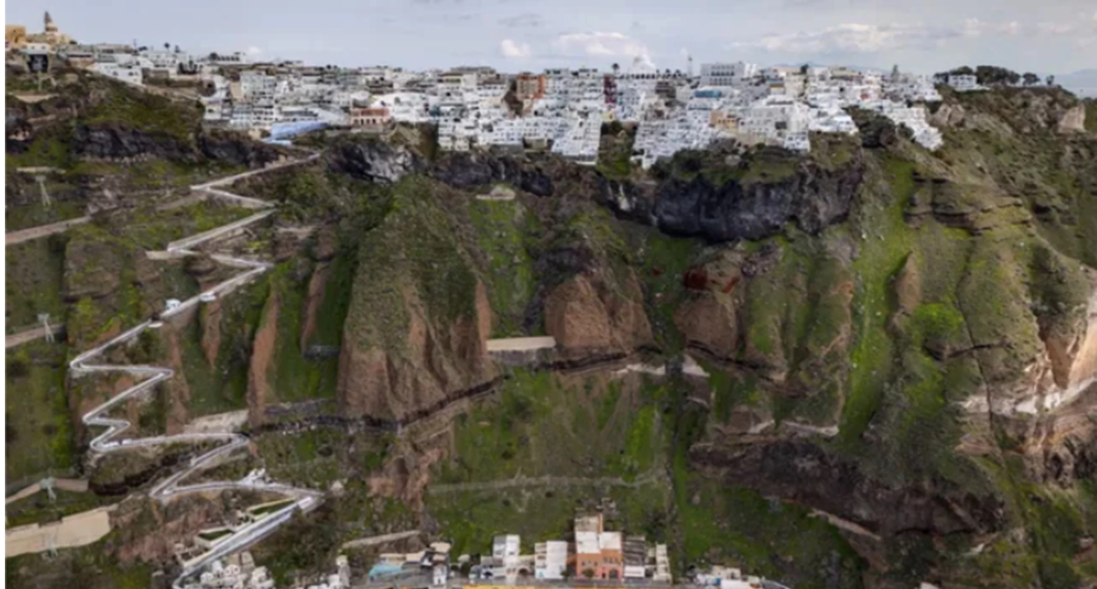 Reprezentare grafică a șanțului tectonic Santorini și vulcanului submarin Columbo evidențiind activitatea vulcanică și structurile geologice subacvatice. | sursa foto: Click Reprezentare grafică a șanțului tectonic Santorini și vulcanului submarin Columbo evidențiind activitatea vulcanică și structurile geologice subacvatice. | sursa foto: Click