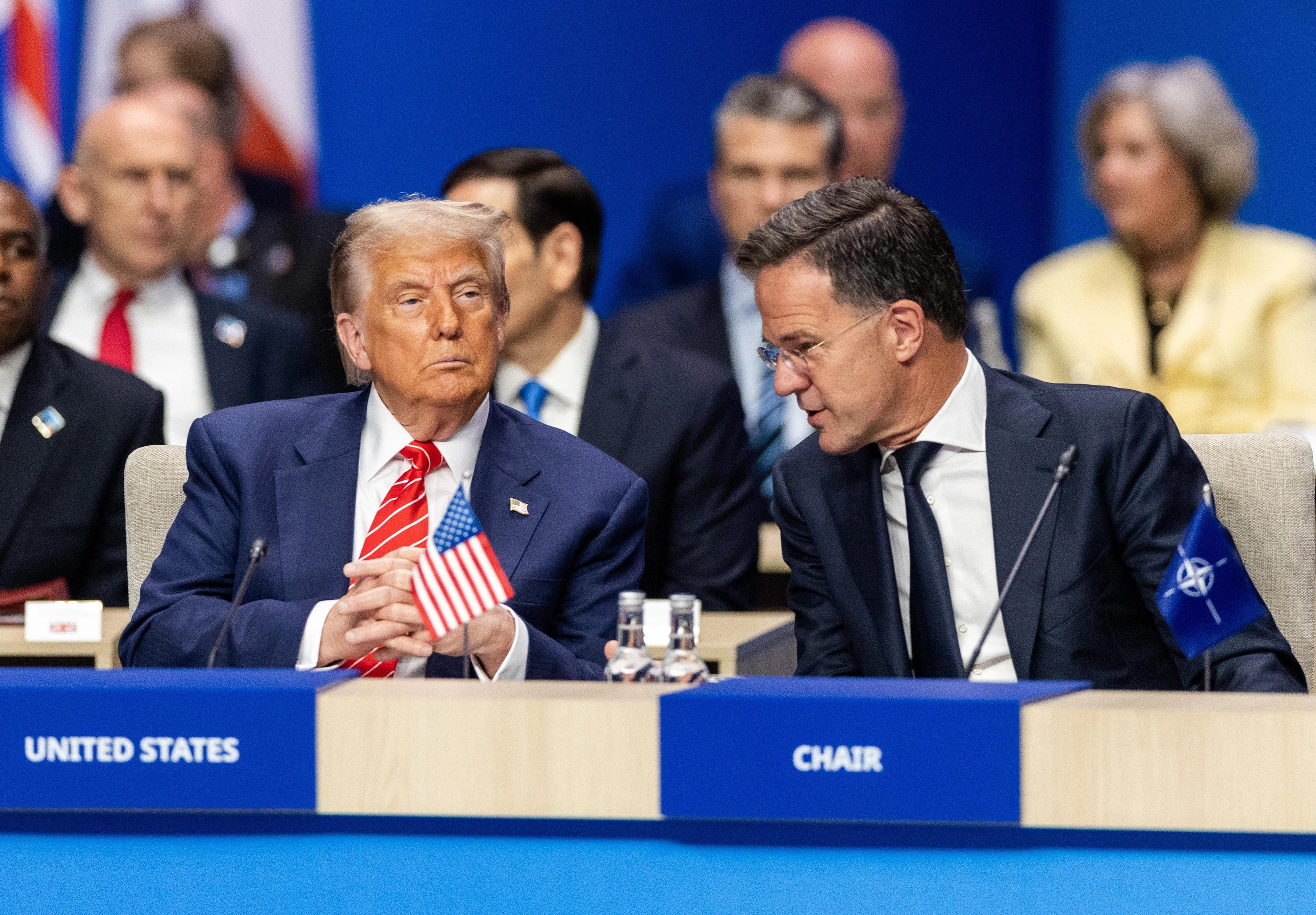 Harta Europei cu grafice ce ilustrează creșterea bugetelor de apărare NATO și impactul independenței militare Europa asupra influenței SUA globală. | sursa foto: Adevarul Harta Europei cu grafice ce ilustrează creșterea bugetelor de apărare NATO și impactul independenței militare Europa asupra influenței SUA globală. | sursa foto: Adevarul