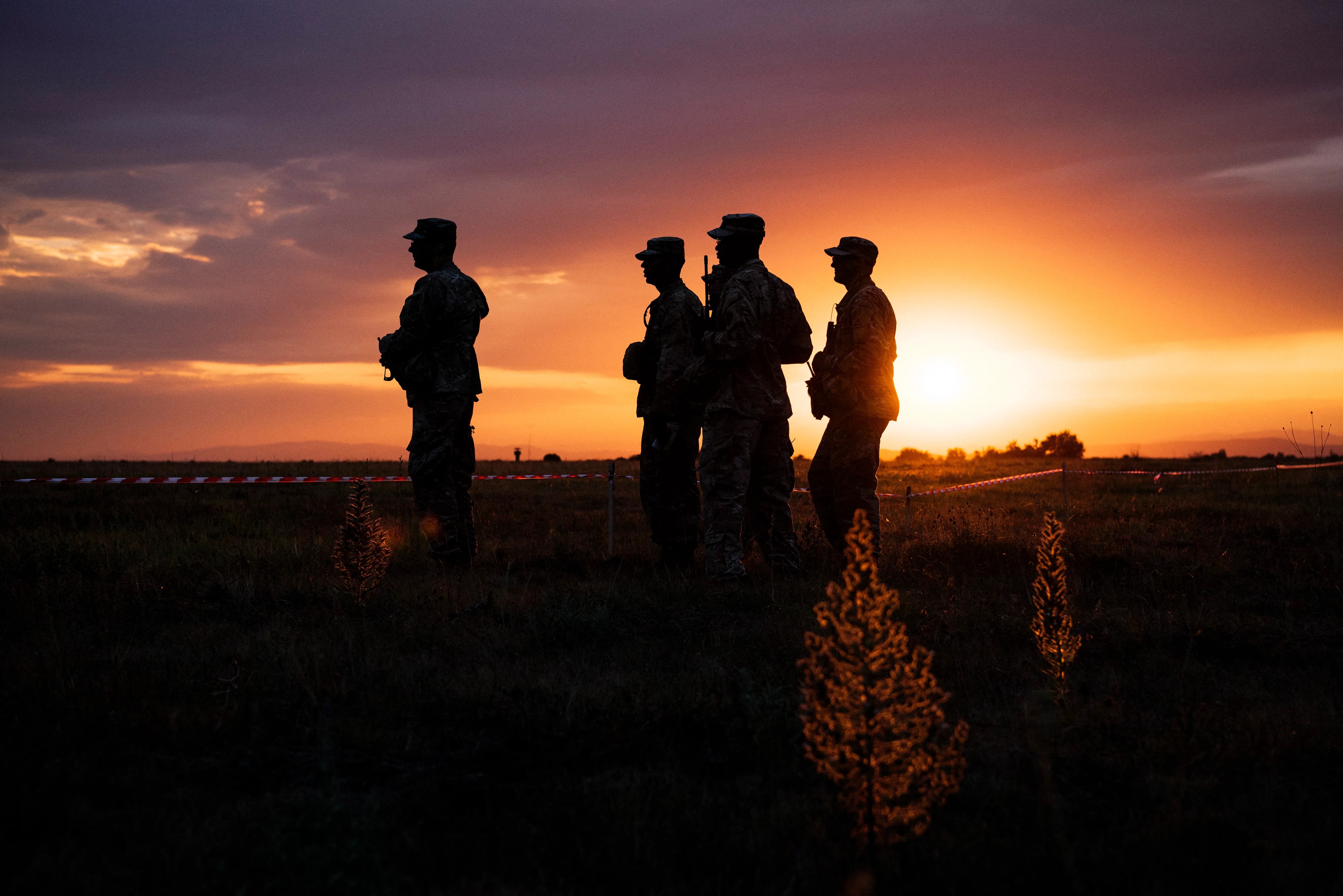 General NATO discutând simulare criză privind atac asupra României și impactul deciziei politice NATO asupra activării Articolului 5 NATO | sursa foto: Adevarul General NATO discutând simulare criză privind atac asupra României și impactul deciziei politice NATO asupra activării Articolului 5 NATO | sursa foto: Adevarul