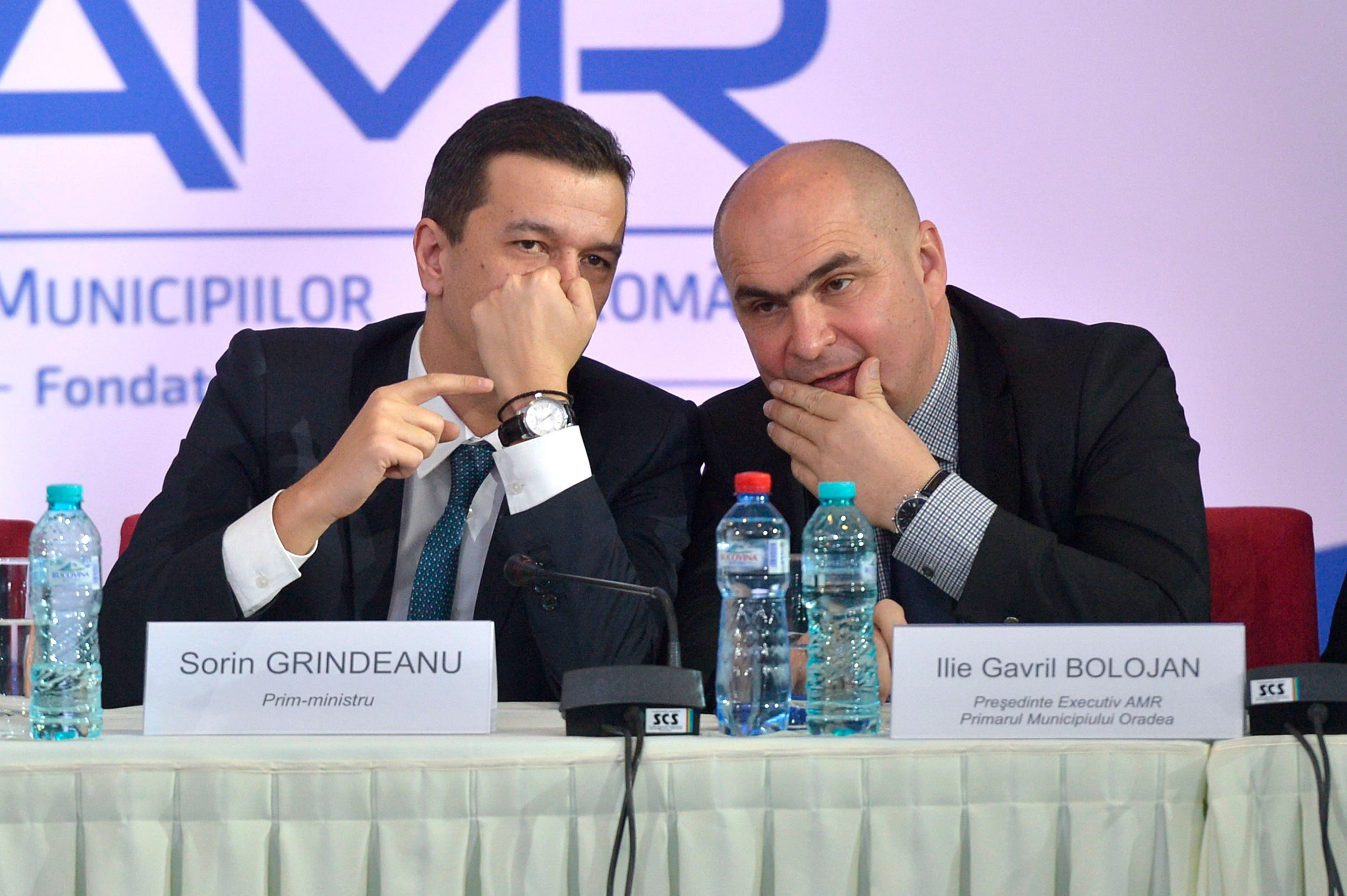 Premierul Ilie Bolojan și președintele Nicușor Dan discutând în biroul guvernamental despre criza politică și moțiunea de cenzură în contextul legii salarizării bugetarilor. | sursa foto: Adevarul Premierul Ilie Bolojan și președintele Nicușor Dan discutând în biroul guvernamental despre criza politică și moțiunea de cenzură în contextul legii salarizării bugetarilor. | sursa foto: Adevarul