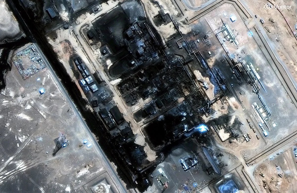 Imagini din satelit cu avariile majore ale conductei petroliere Arabia Saudită după atac houthi, afectând prețul petrolului global | sursa foto: Adevarul Imagini din satelit cu avariile majore ale conductei petroliere Arabia Saudită după atac houthi, afectând prețul petrolului global | sursa foto: Adevarul