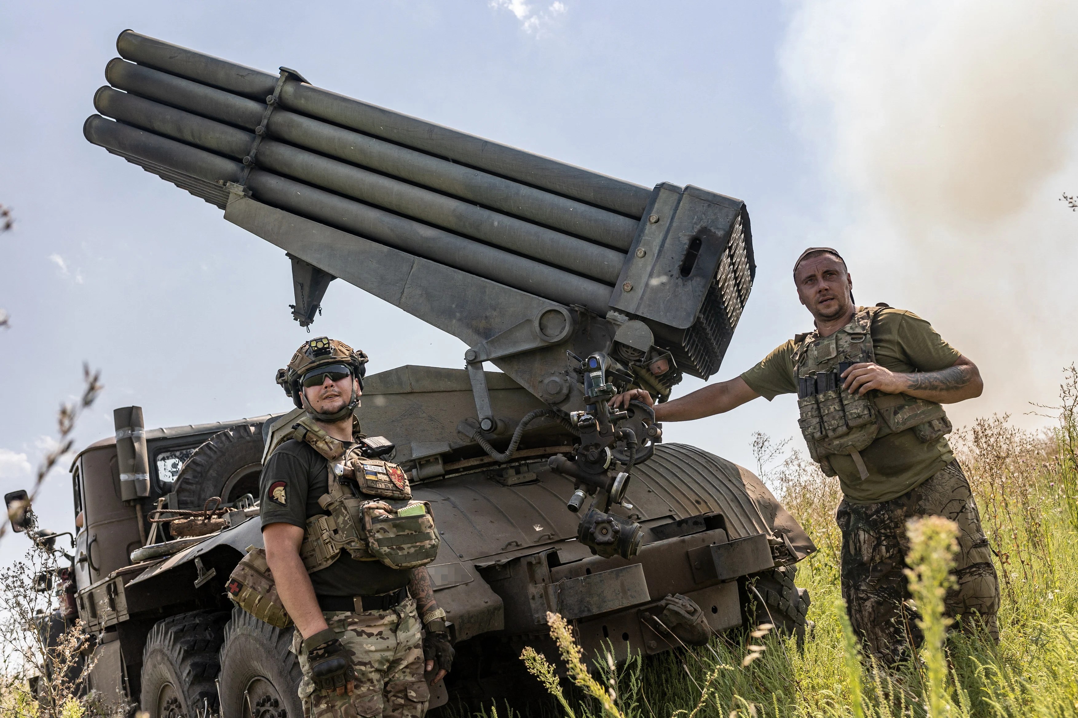 Generalul Frederik Vansina discutând strategia NATO privind războiul din Ucraina și autonomia strategică Europa până în 2030, cu harta forțelor militare Rusia în fundal. | sursa foto: Adevarul Generalul Frederik Vansina discutând strategia NATO privind războiul din Ucraina și autonomia strategică Europa până în 2030, cu harta forțelor militare Rusia în fundal. | sursa foto: Adevarul