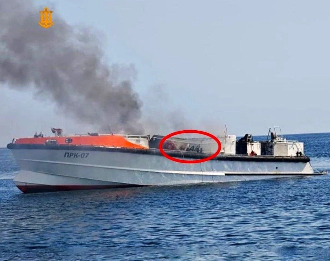 Ambarcațiuni de salvare avariate în Marea Neagră după atacul Rusiei, cu echipaje rănite și intervenție a Marinei ucrainene în zona Zaporojie. | sursa foto: Adevarul Ambarcațiuni de salvare avariate în Marea Neagră după atacul Rusiei, cu echipaje rănite și intervenție a Marinei ucrainene în zona Zaporojie. | sursa foto: Adevarul