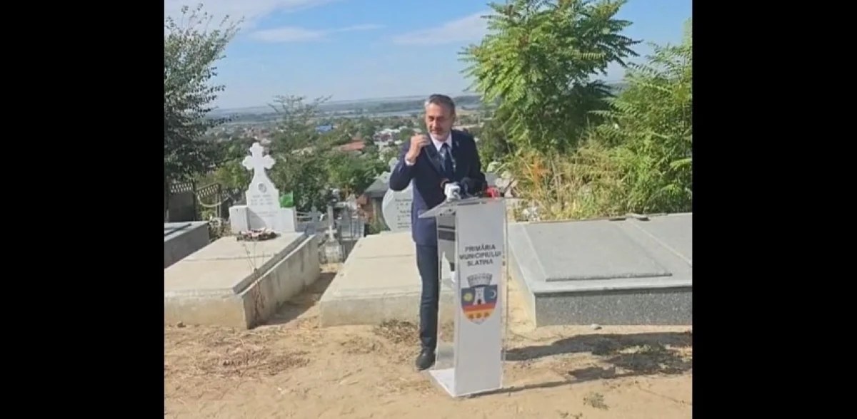 Sacii cadavre COVID nedescompuse descoperiți în groapa comună din Cimitirul Strehareți, anchetă Slatina pentru profanare morminte. | sursa foto: Adevarul Sacii cadavre COVID nedescompuse descoperiți în groapa comună din Cimitirul Strehareți, anchetă Slatina pentru profanare morminte. | sursa foto: Adevarul