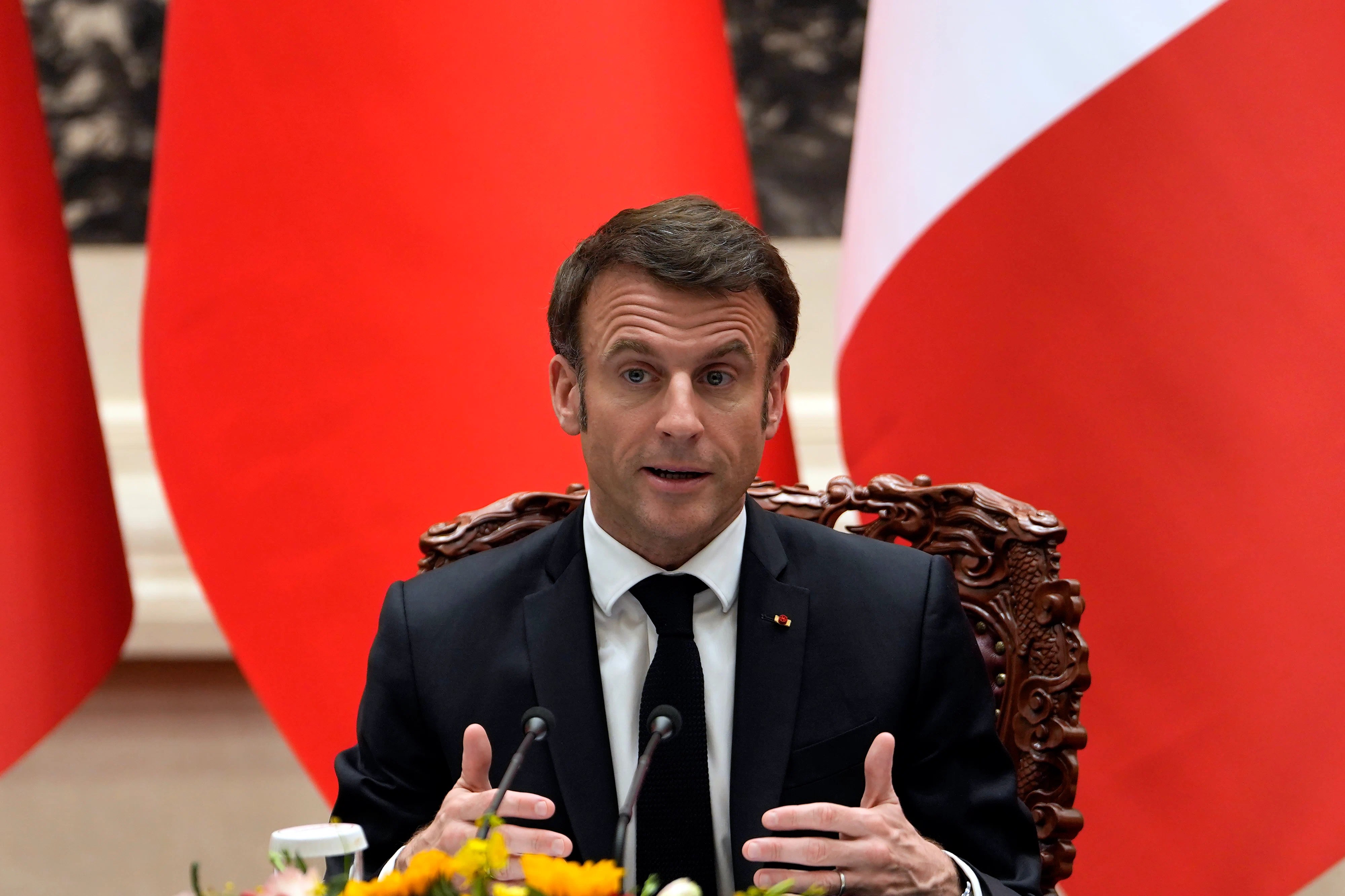 Emmanuel Macron la masa negocierilor cu lideri europeni discutând garanții securitate Ucraina în coaliția de voință pentru pace | sursa foto: Adevarul Emmanuel Macron la masa negocierilor cu lideri europeni discutând garanții securitate Ucraina în coaliția de voință pentru pace | sursa foto: Adevarul