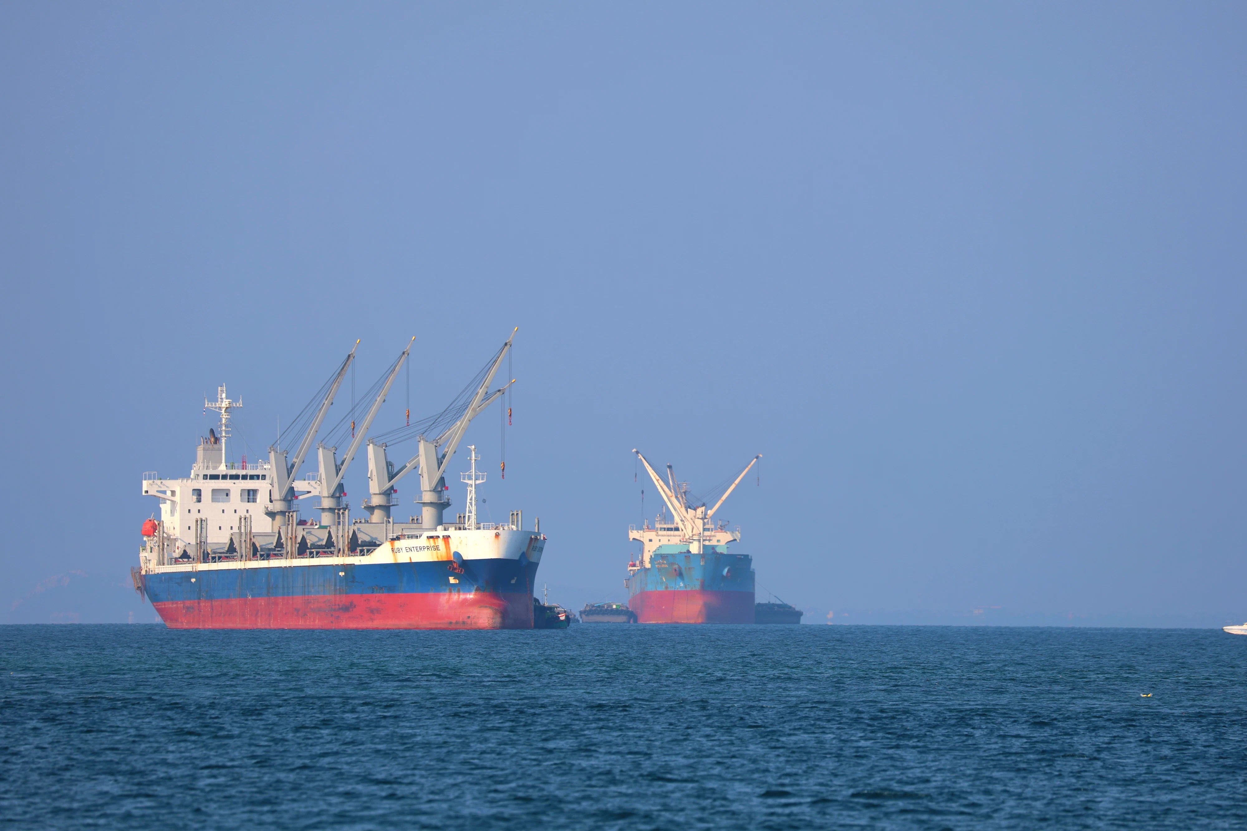 Harta strategică a Strâmtorii Ormuz cu indicarea controlului militar iranian și simboluri pentru Iran material nuclear și armistițiu SUA Iran în negocieri. | sursa foto: Adevarul Harta strategică a Strâmtorii Ormuz cu indicarea controlului militar iranian și simboluri pentru Iran material nuclear și armistițiu SUA Iran în negocieri. | sursa foto: Adevarul