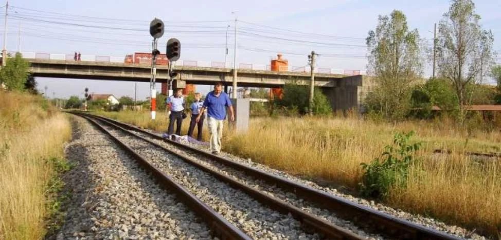 Freză agricolă în câmpul din Vrancea implicată în accidente mortale România, lângă utilaj, cu polițiști la fața locului și echipaj medical prezent. | sursa foto: Adevarul Freză agricolă în câmpul din Vrancea implicată în accidente mortale România, lângă utilaj, cu polițiști la fața locului și echipaj medical prezent. | sursa foto: Adevarul