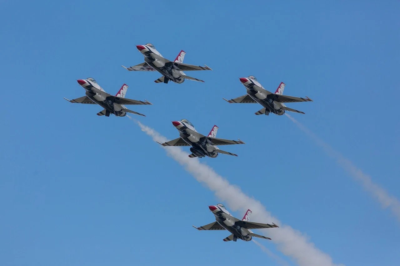 Sisteme antirachetă și radare avansate în acțiune pentru apărare aeriană NATO împotriva dronelor rusești și amenințărilor aeriene multiple | sursa foto: Adevarul Sisteme antirachetă și radare avansate în acțiune pentru apărare aeriană NATO împotriva dronelor rusești și amenințărilor aeriene multiple | sursa foto: Adevarul