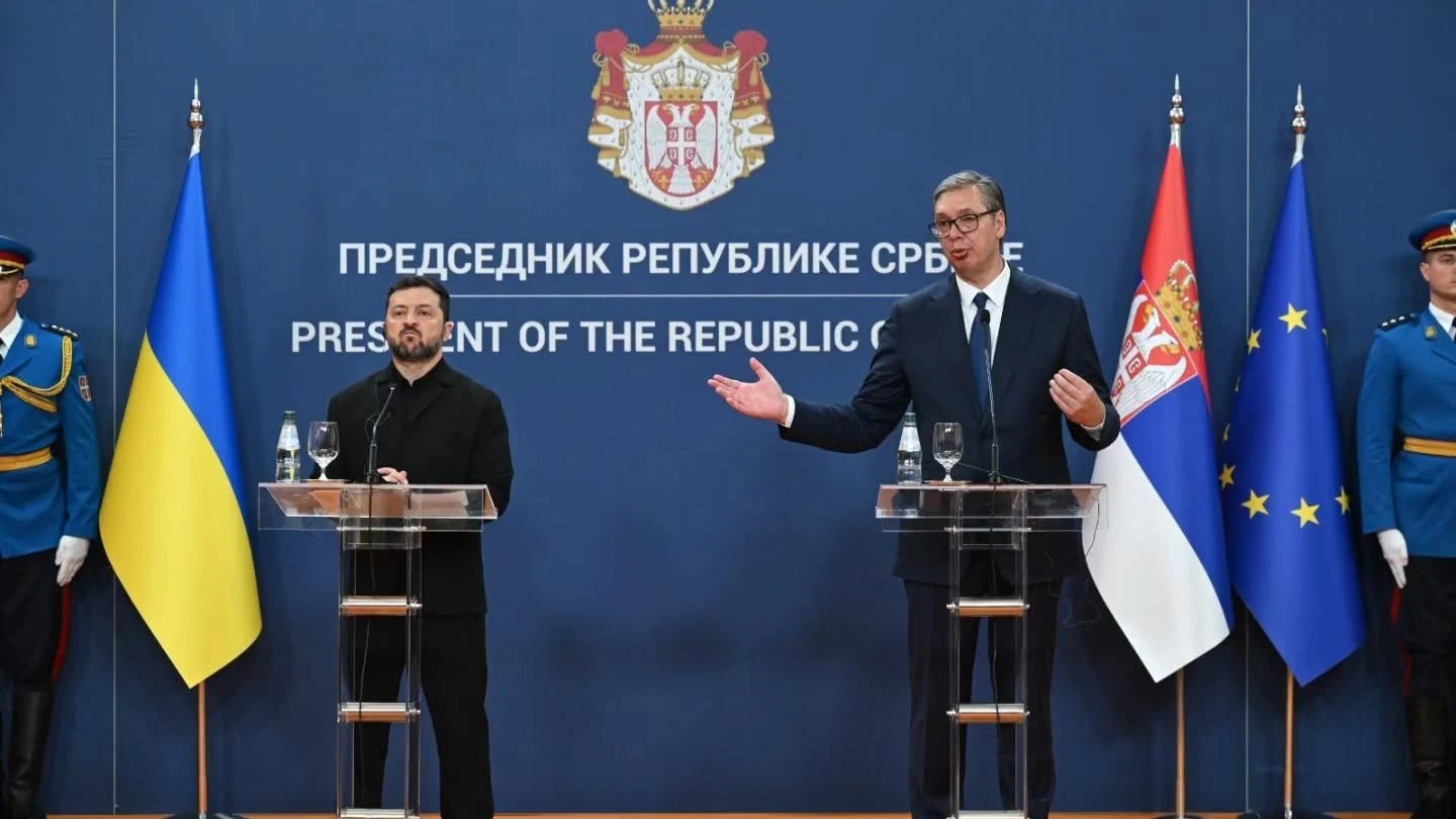 Președinții Serbiei și Ucrainei discutând la masa negocierilor despre sprijin energetic Ucraina și reconstrucție orașe afectate de război, consolidând relații Serbia-Ucraina. | sursa foto: Adevarul Președinții Serbiei și Ucrainei discutând la masa negocierilor despre sprijin energetic Ucraina și reconstrucție orașe afectate de război, consolidând relații Serbia-Ucraina. | sursa foto: Adevarul