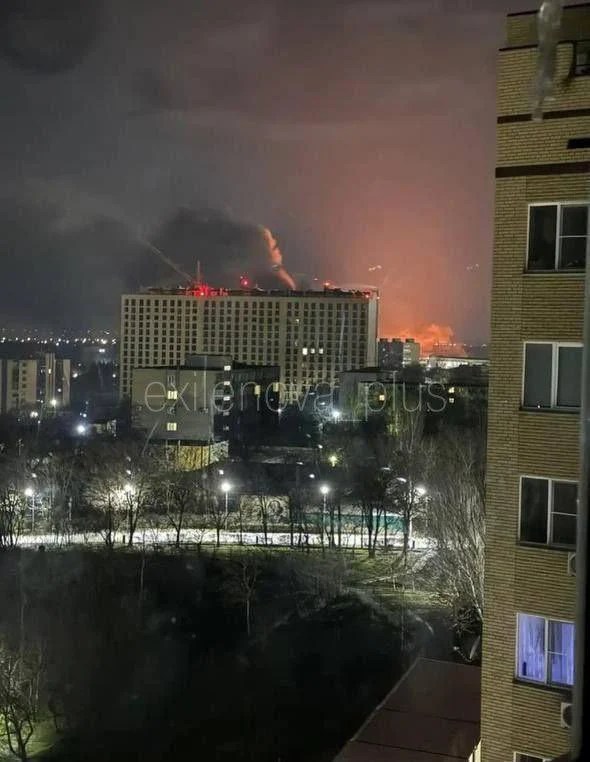 Sisteme de apărare aeriană rusești avariate după atacuri cu drone rază lungă, evidențiind pagube militare Rusia semnificative. | sursa foto: Adevarul Sisteme de apărare aeriană rusești avariate după atacuri cu drone rază lungă, evidențiind pagube militare Rusia semnificative. | sursa foto: Adevarul