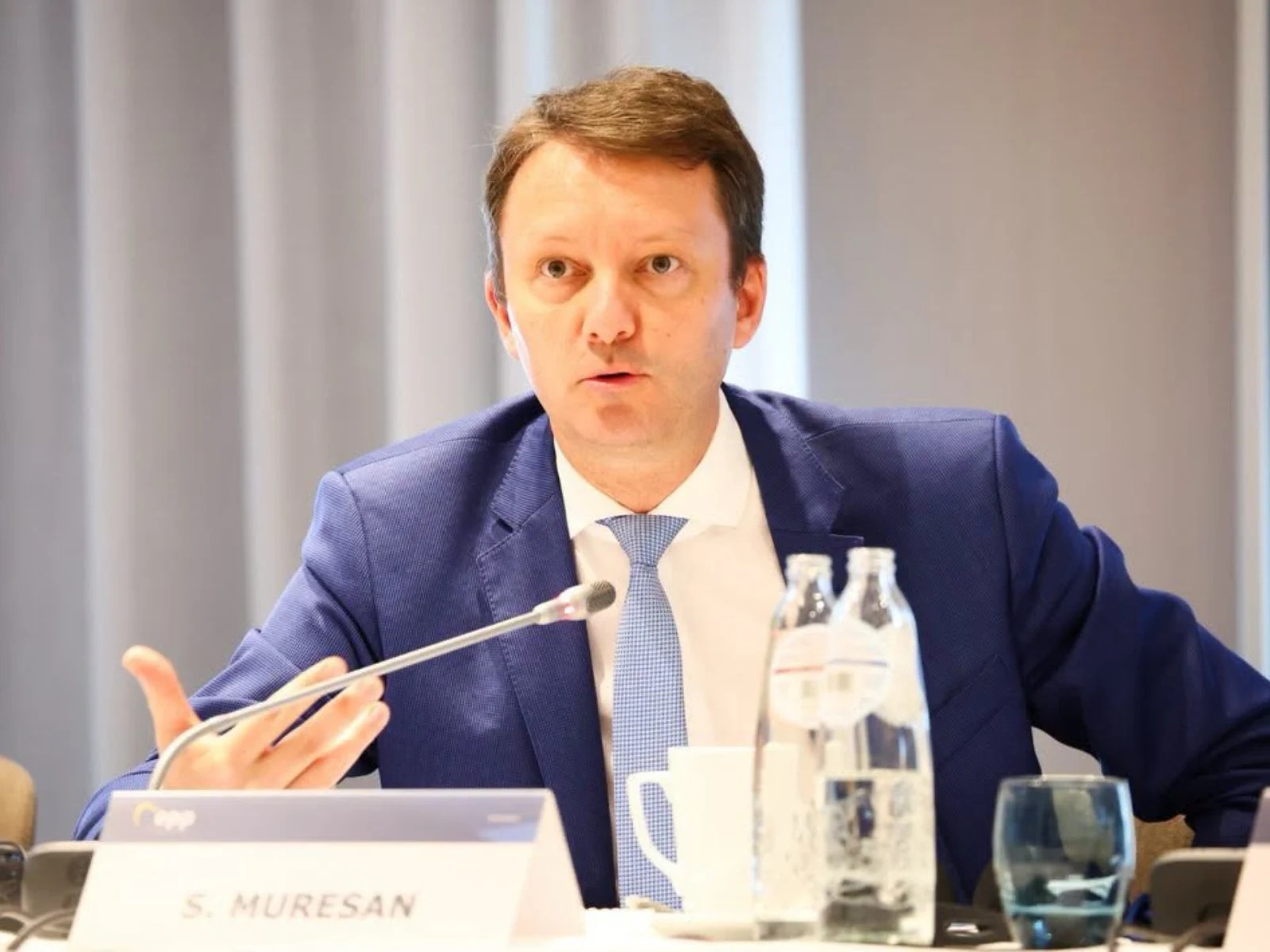Siegfried Mureșan, candidat la premier, în portret; decret prezidențial contestat la Curtea de Apel București | sursa foto: Adevarul Siegfried Mureșan, candidat la premier, în portret; decret prezidențial contestat la Curtea de Apel București | sursa foto: Adevarul