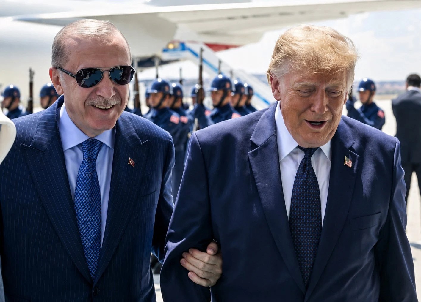 Președintele Donald Trump la summit NATO Ankara, făcând declarații dure despre securitatea europeană și angajamentul SUA față de Alianță. | sursa foto: Adevarul Președintele Donald Trump la summit NATO Ankara, făcând declarații dure despre securitatea europeană și angajamentul SUA față de Alianță. | sursa foto: Adevarul