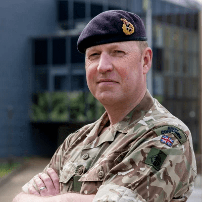 General-locotenentul Mike Elviss în uniformă militară, discutând strategii pentru Corpul Aliat de Reacție Rapidă în contextul subfinanțării apărării Regatului Unit și amenințării armatei ruse letale. | sursa foto: Adevarul General-locotenentul Mike Elviss în uniformă militară, discutând strategii pentru Corpul Aliat de Reacție Rapidă în contextul subfinanțării apărării Regatului Unit și amenințării armatei ruse letale. | sursa foto: Adevarul